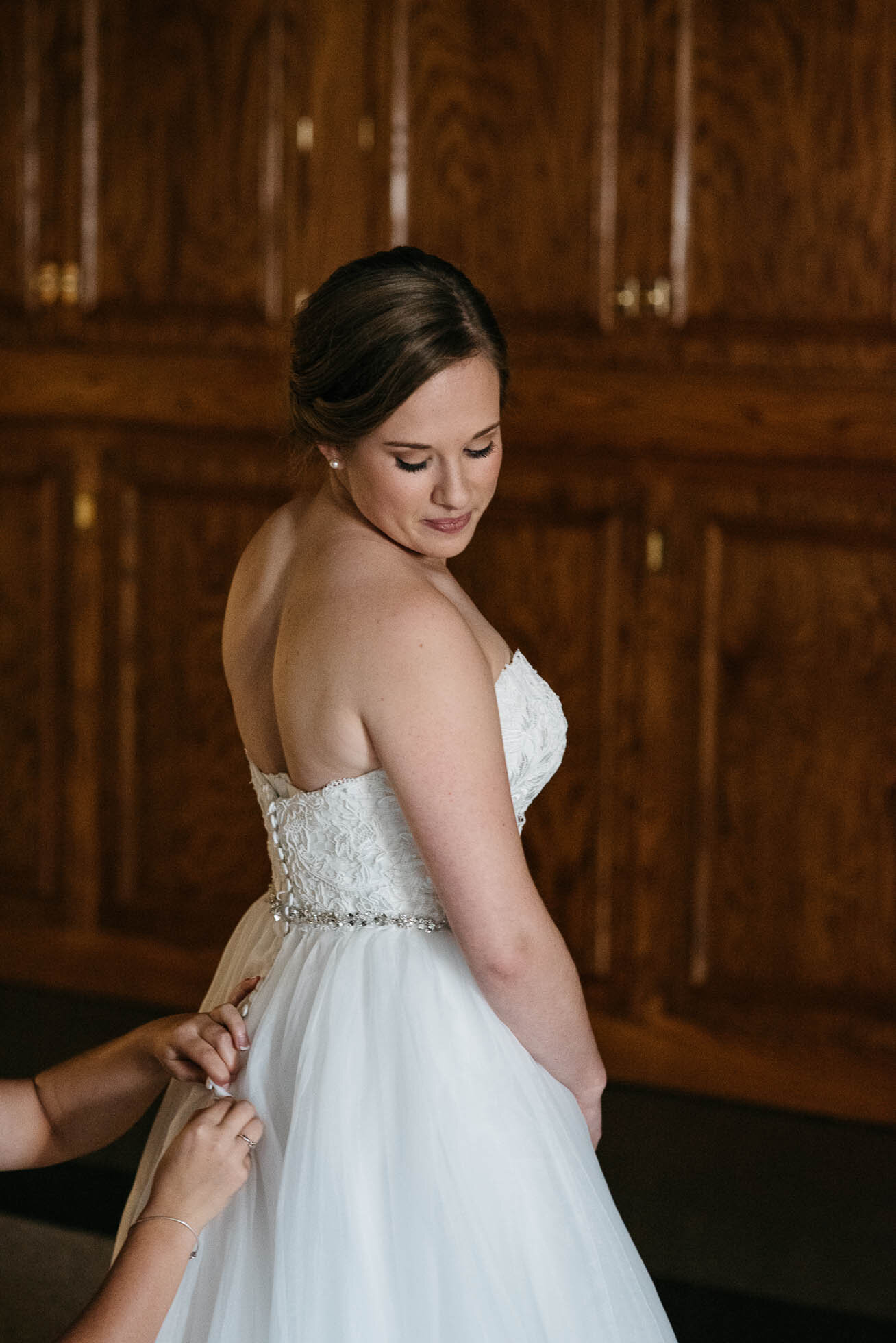 Bride getting ready, Ligonier wedding Photographer-3.jpg