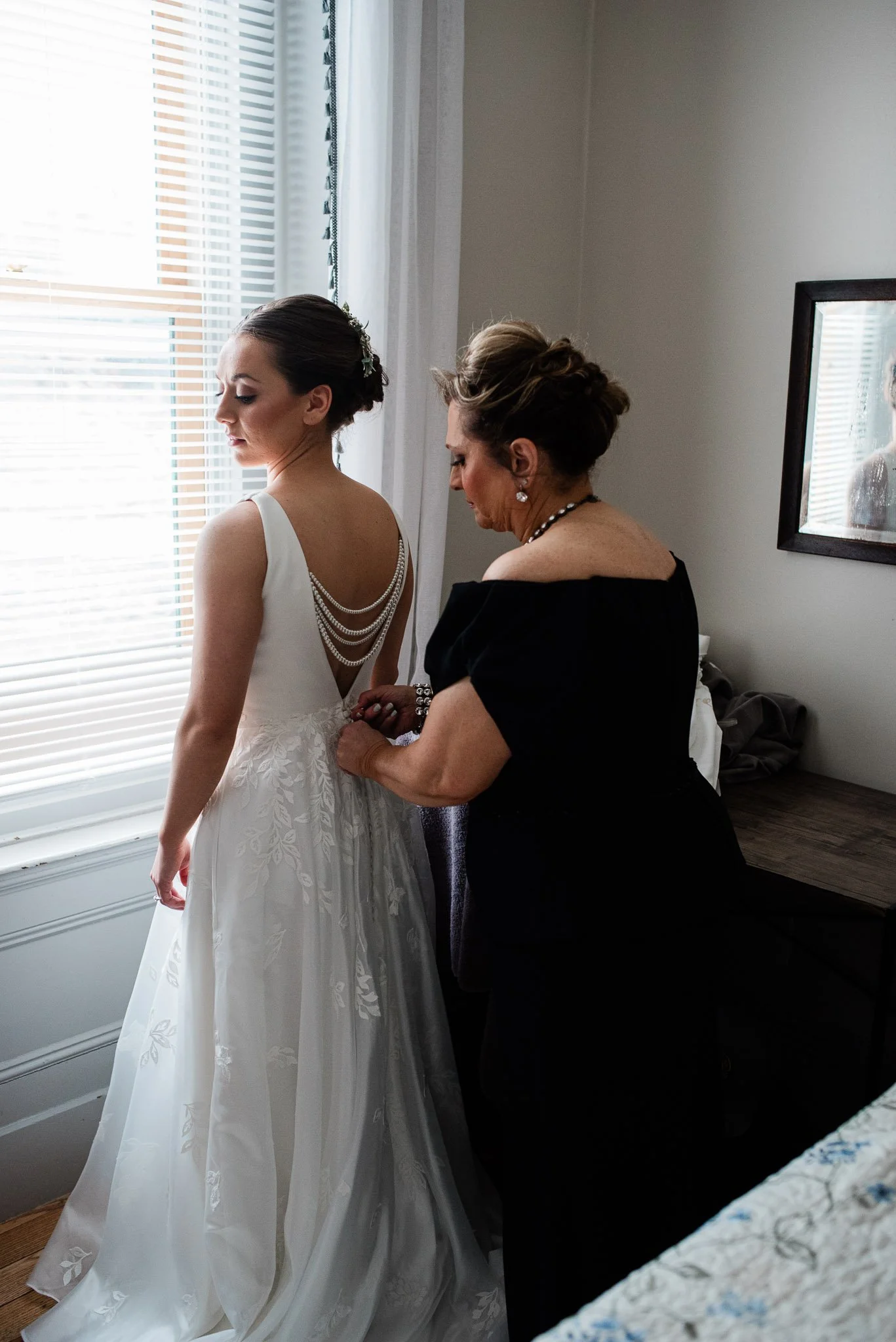 Getting Ready Pittsburgh Wedding Photographer-7165.jpg
