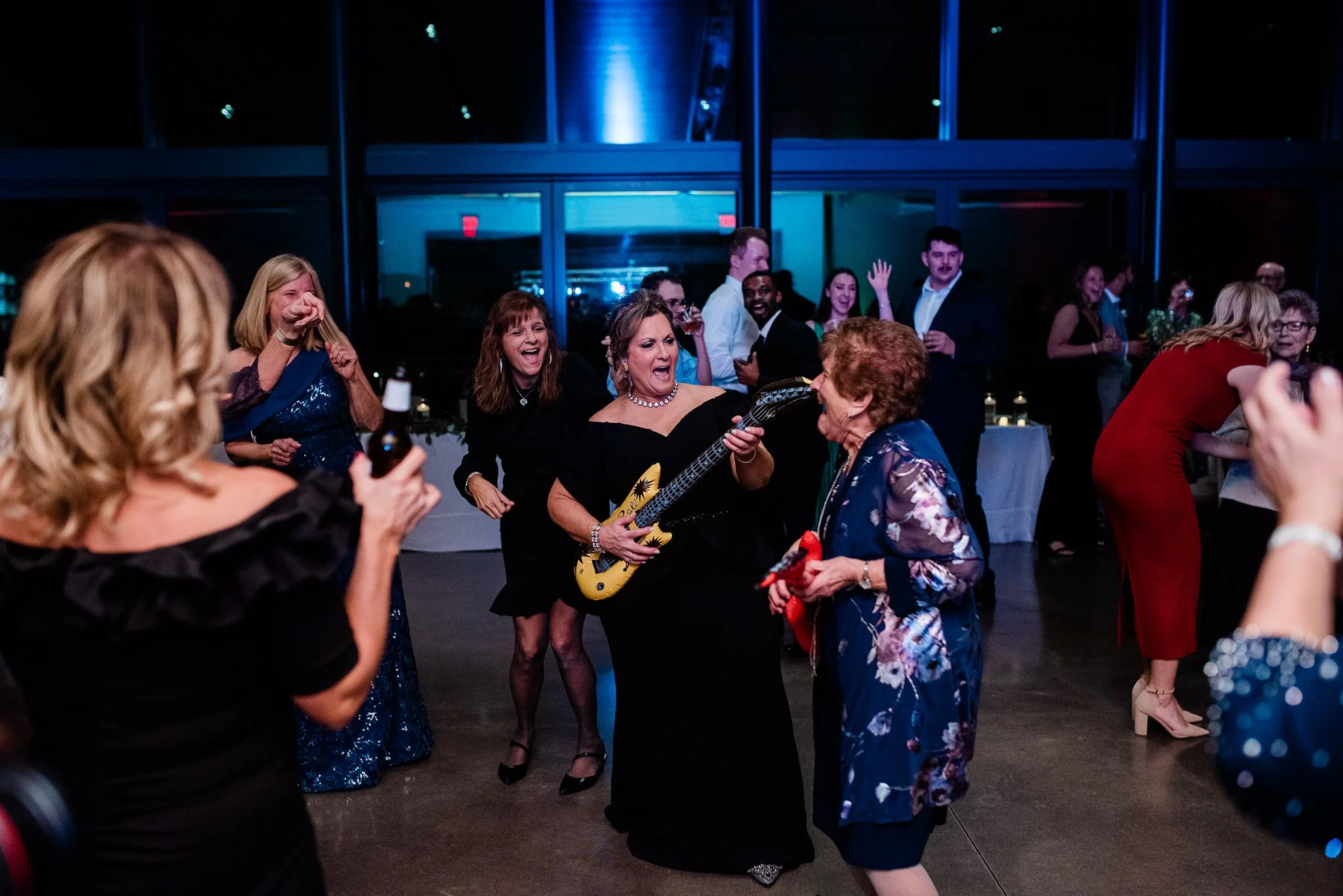 National Aviary, Wedding Reception Dance, Pittsburgh Wedding Photography, Mariah Fisher-9030.jpg