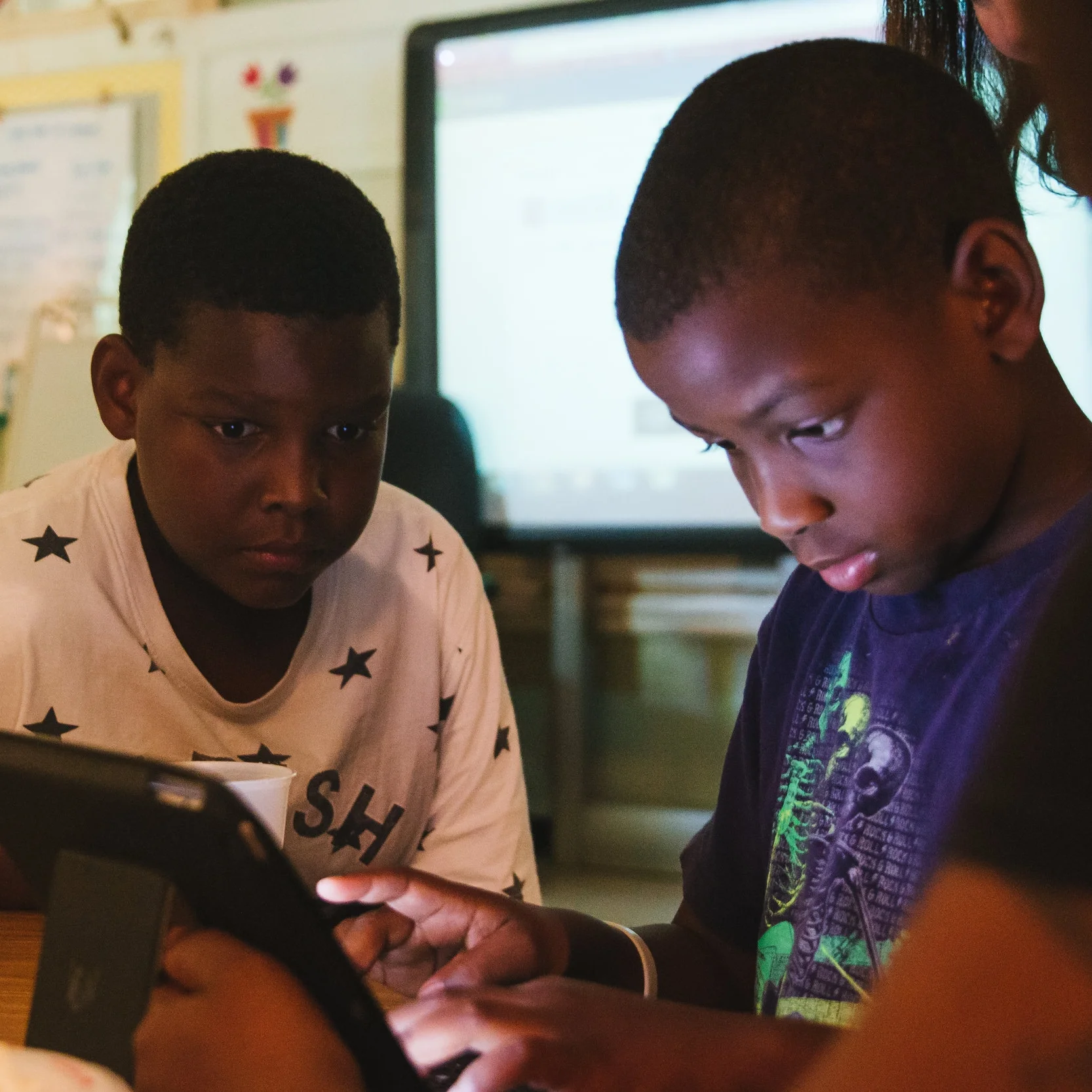 Tech Rebirth Chattanooga PC Literary Initiative Project Leader: Scott Harrison Students without access to technology miss important learning opportunities. Tech Rebirth Chattanooga PC Literacy Initiative connects low income students with no access to technology to lexia literacy training and global internet resources. The program uses the Comcast Internet Essentials program to provide Internet bandwidth to those who can't afford their own connection. Computers are donated by local businesses, refurbished, and placed in local nonprofit centers for children to use. This allows students to continue learning after school and during summer holidays. Tech Rebirth hopes to place hundreds of these machines in eligible individual homes so the students and their families have access to the global Internet and all its resources. 