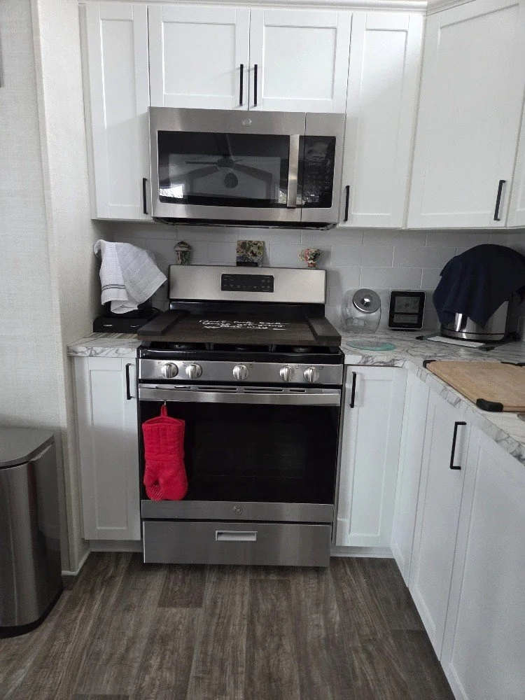 stove and microwave.jpg
