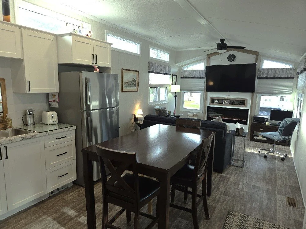 kitchen  living roon 2.jpg
