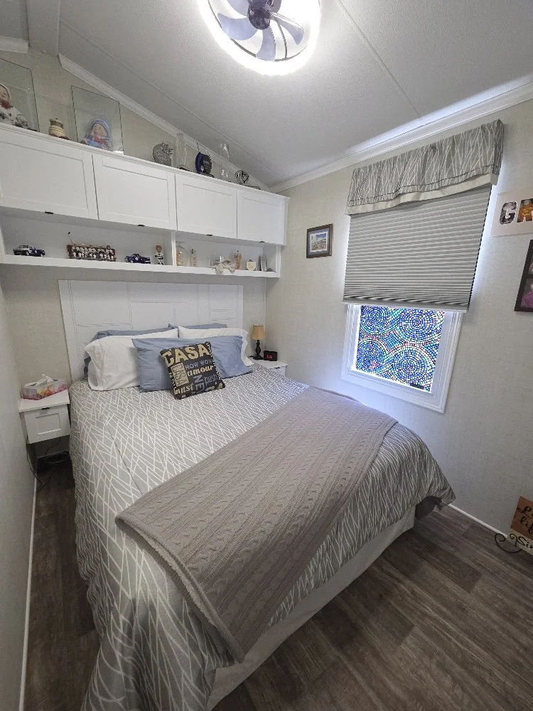 25 bedroom.jpg