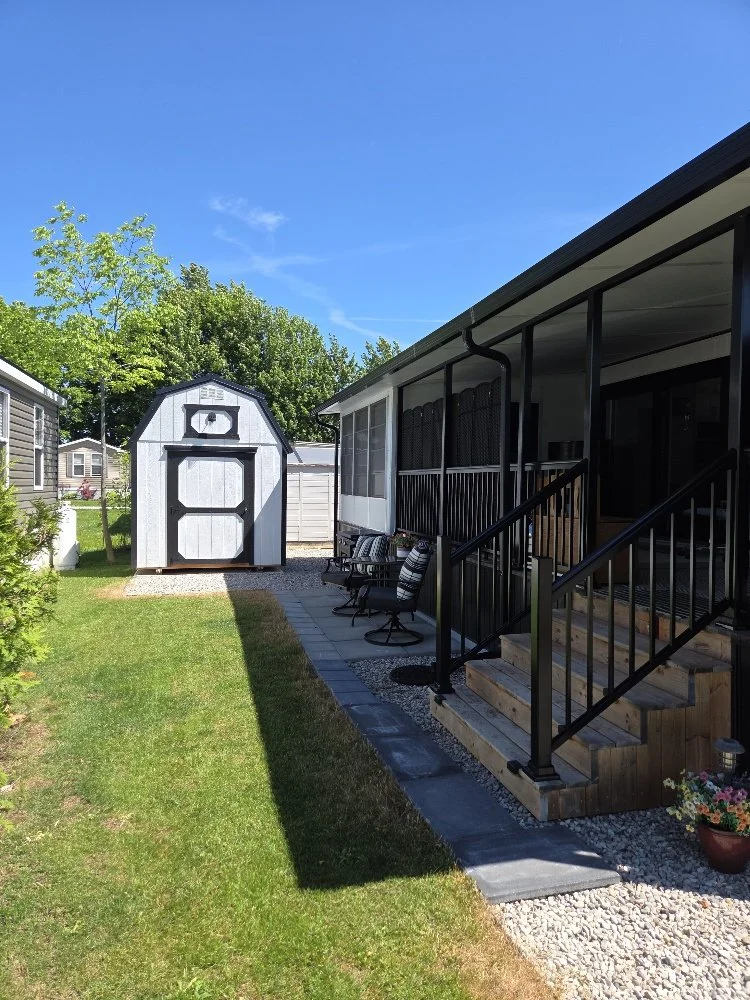 4 side yard (2).jpg