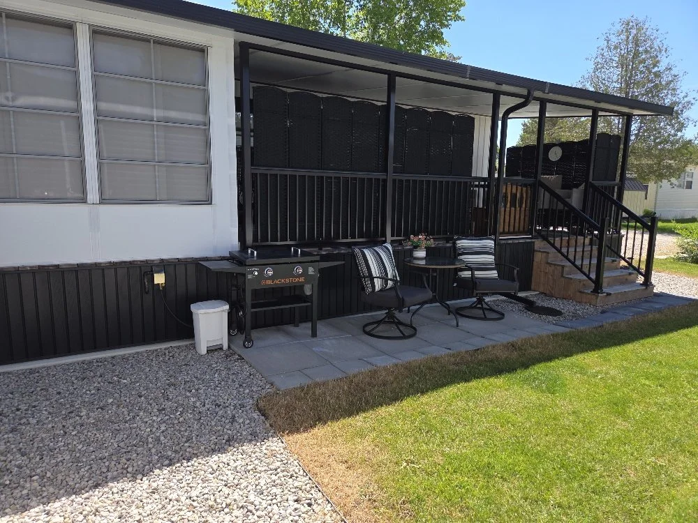 5 side patio.jpg