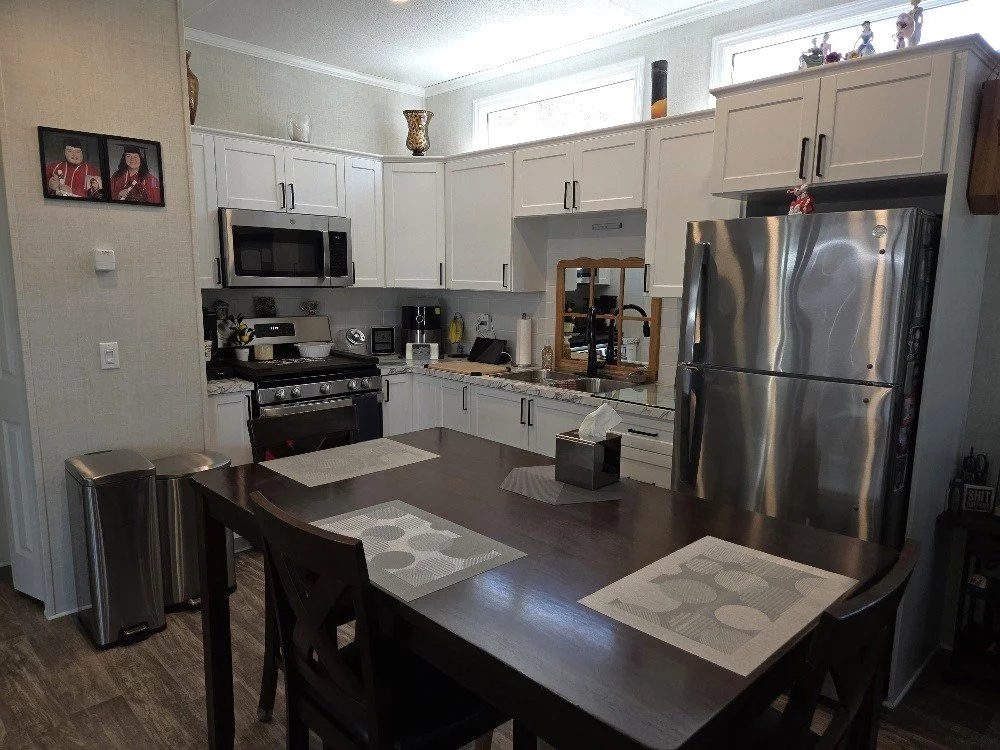 13 kitchen.jpg