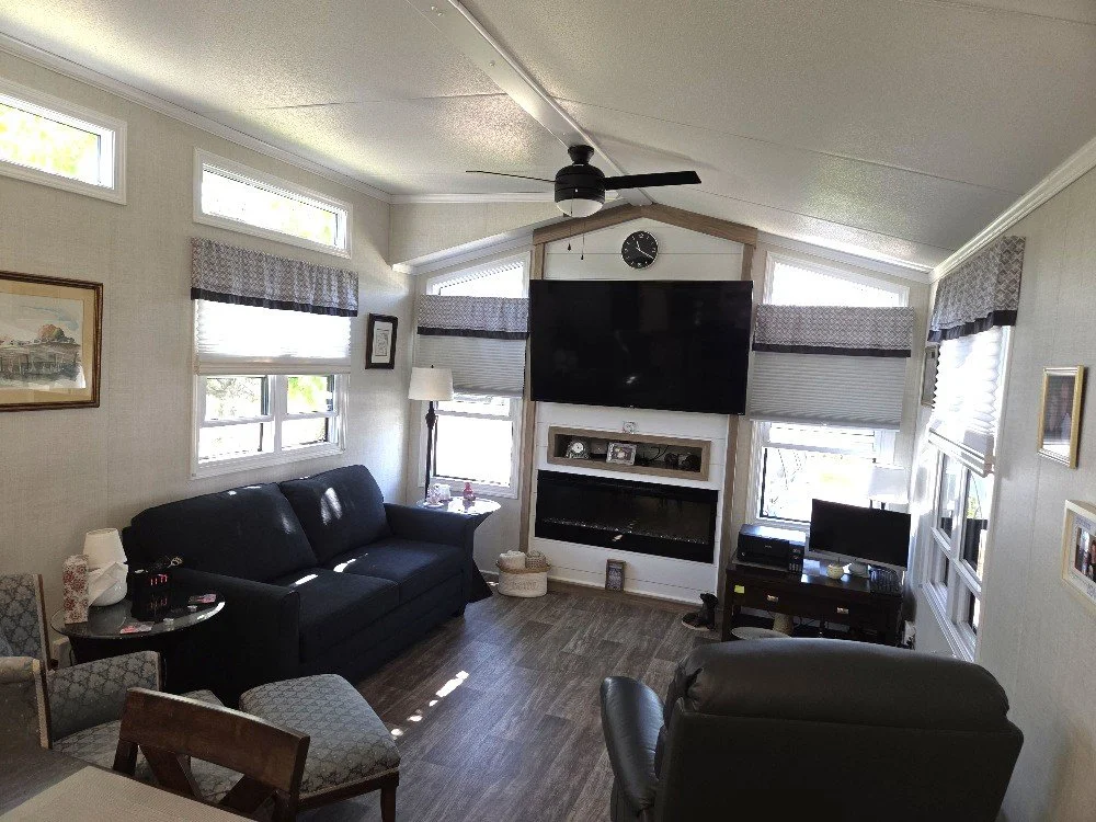 15 living room.jpg