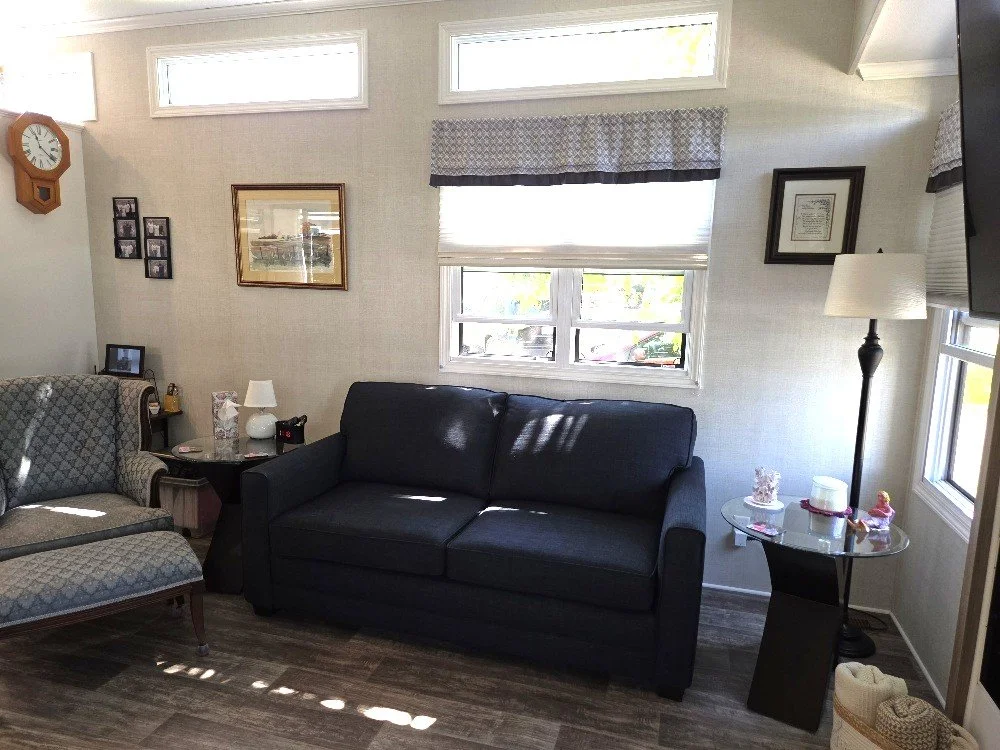 17 living room.jpg