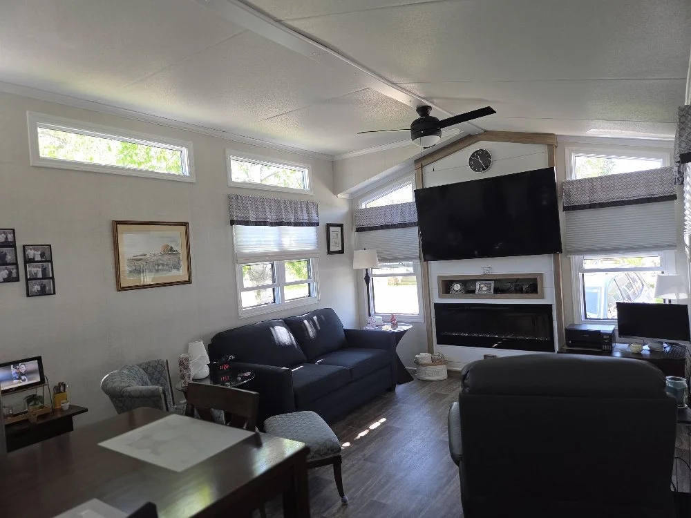 19 living room.jpg