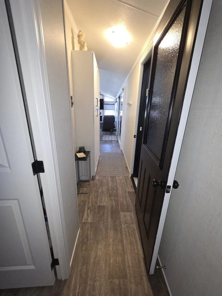 20 hallway.jpg
