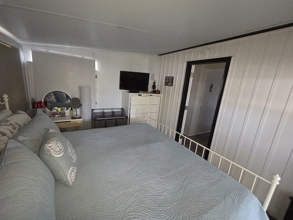 24 bedroom.jpg