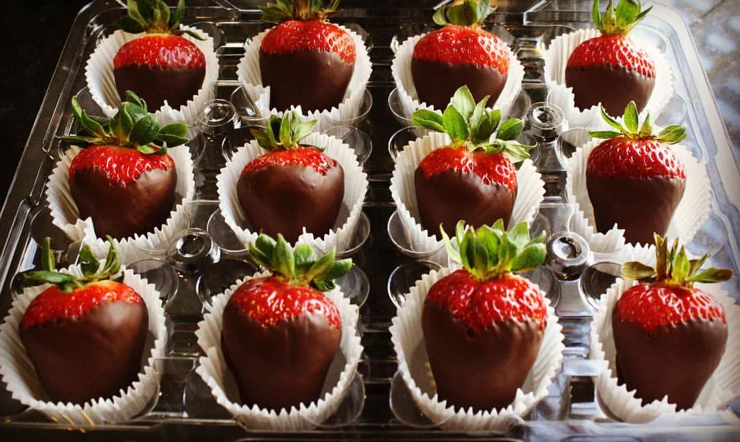 <a href=" https://squareup.com/market/idas-sweet-tooth/chocolate-covered-strawberries " class="sq-embed-item"> online</a> <script src=" https://cdn.sq-api.com/market/embed.js " charset="utf-8"></script>