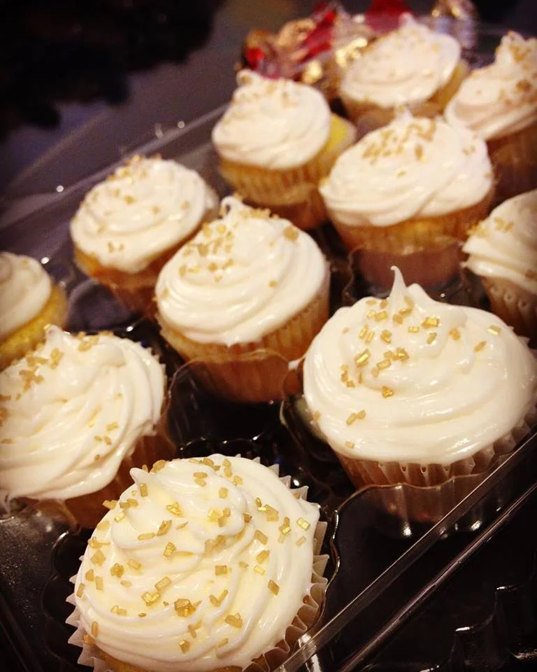 <a href="https://squareup.com/market/idas-sweet-tooth/simple-vanilla-cupcake-mini" class="sq-embed-item"> online</a> <script src="https://cdn.sq-api.com/market/embed.js" charset="utf-8"></script>