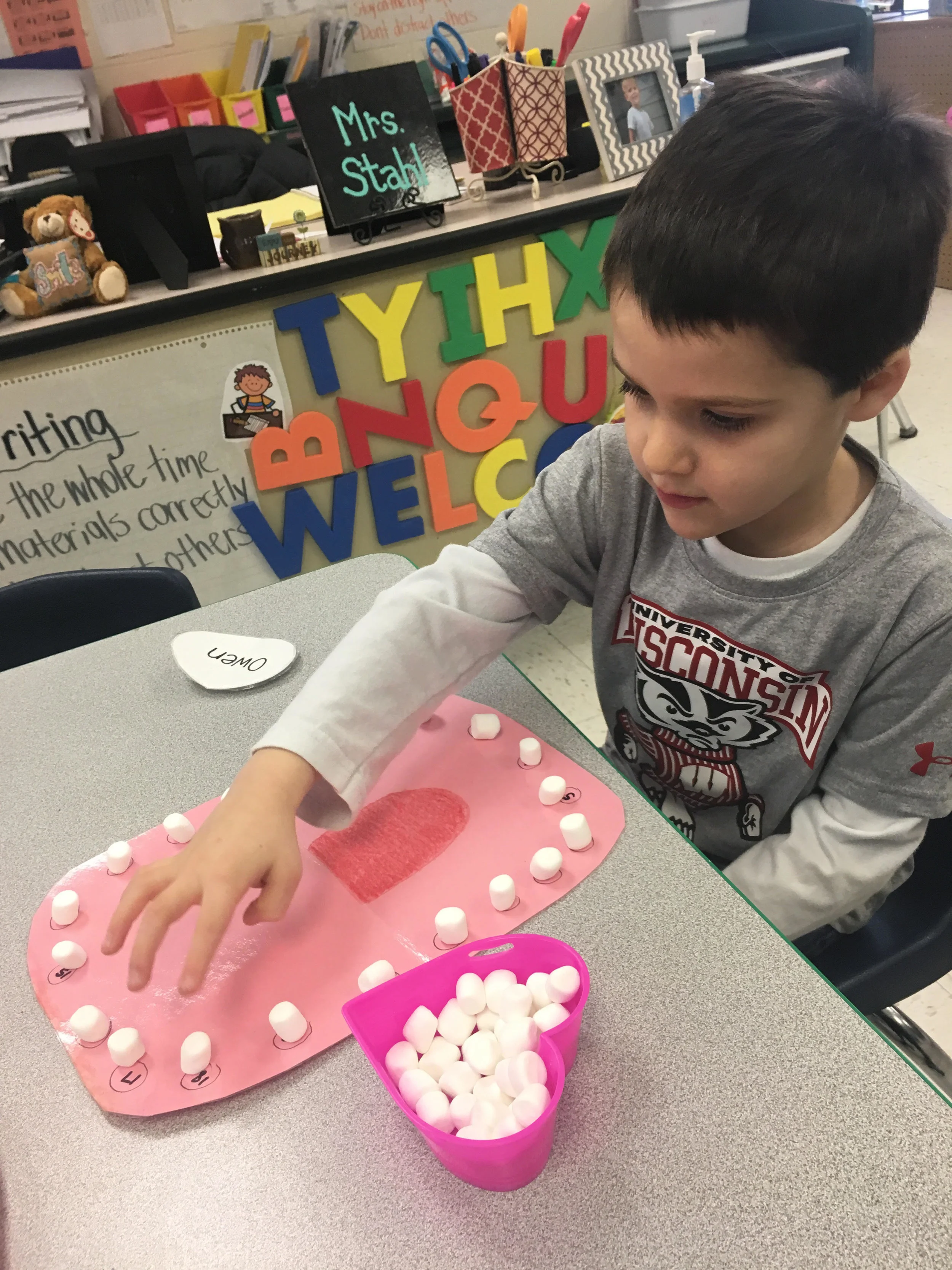 using marshmallows as teeth to count to 20
