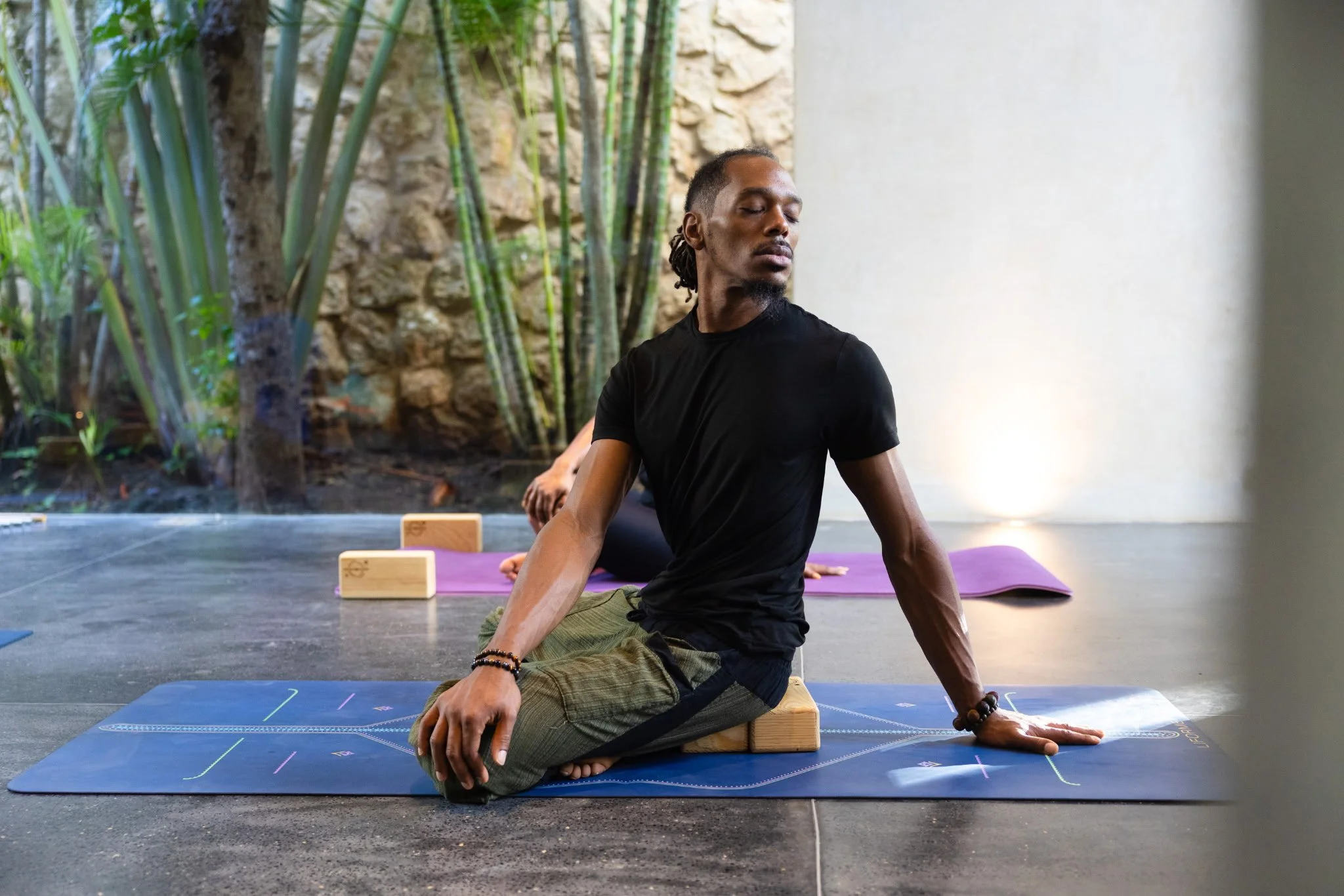 Jarrick seated twist.jpg