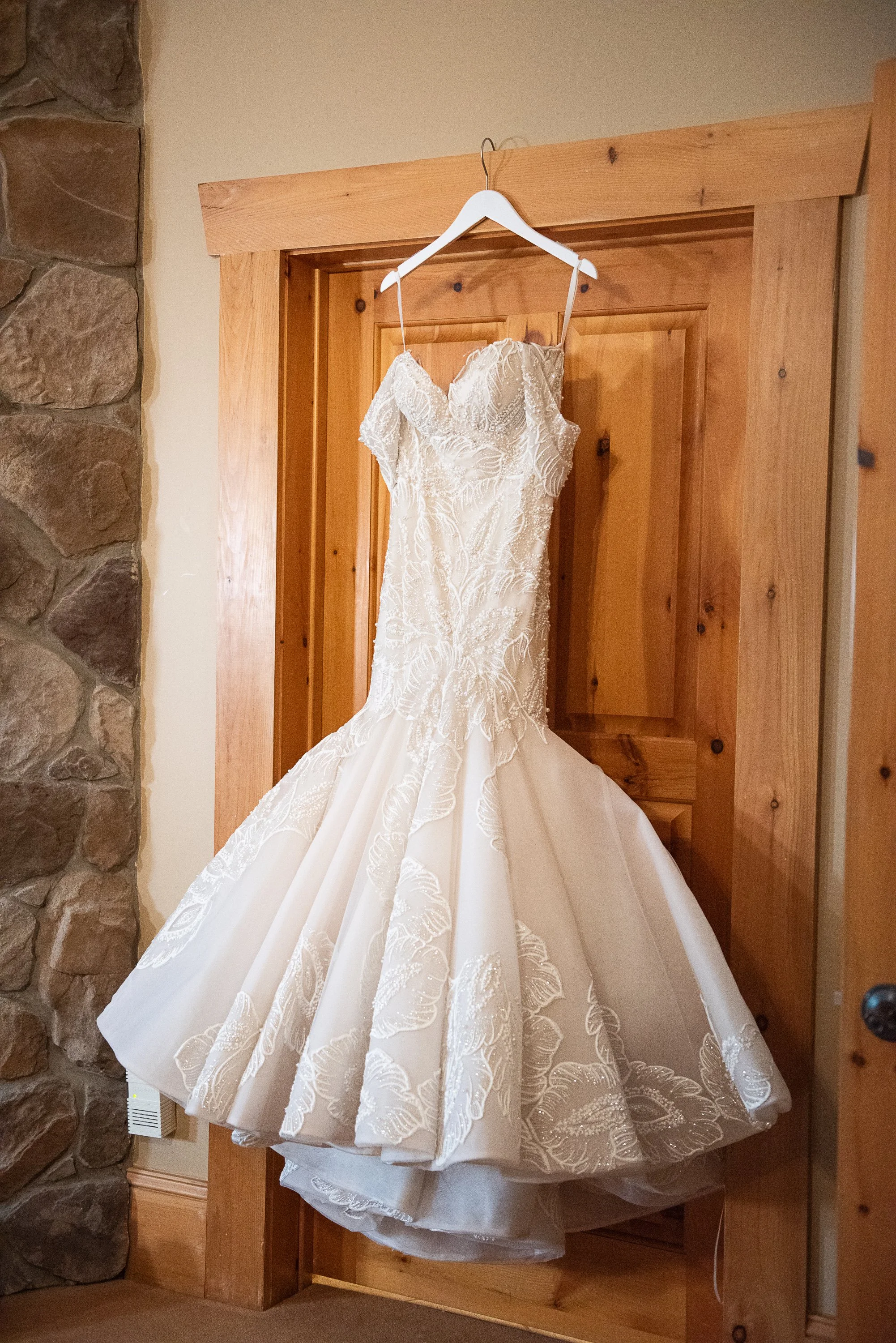 house-mountain-inn-wedding-karin-nicole-photography-1.jpg