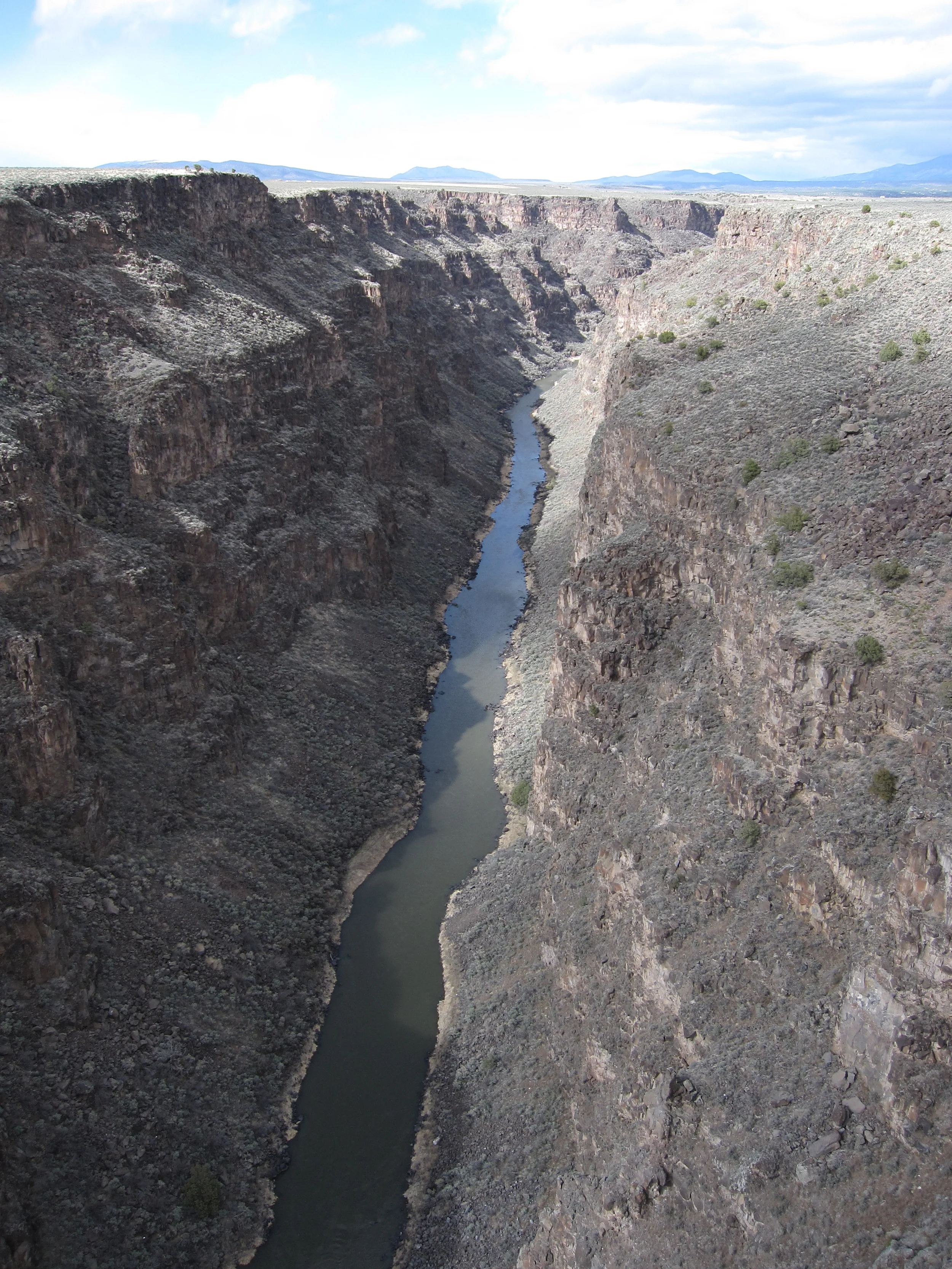 Basalt-RioGrandeGorgeNM.JPG