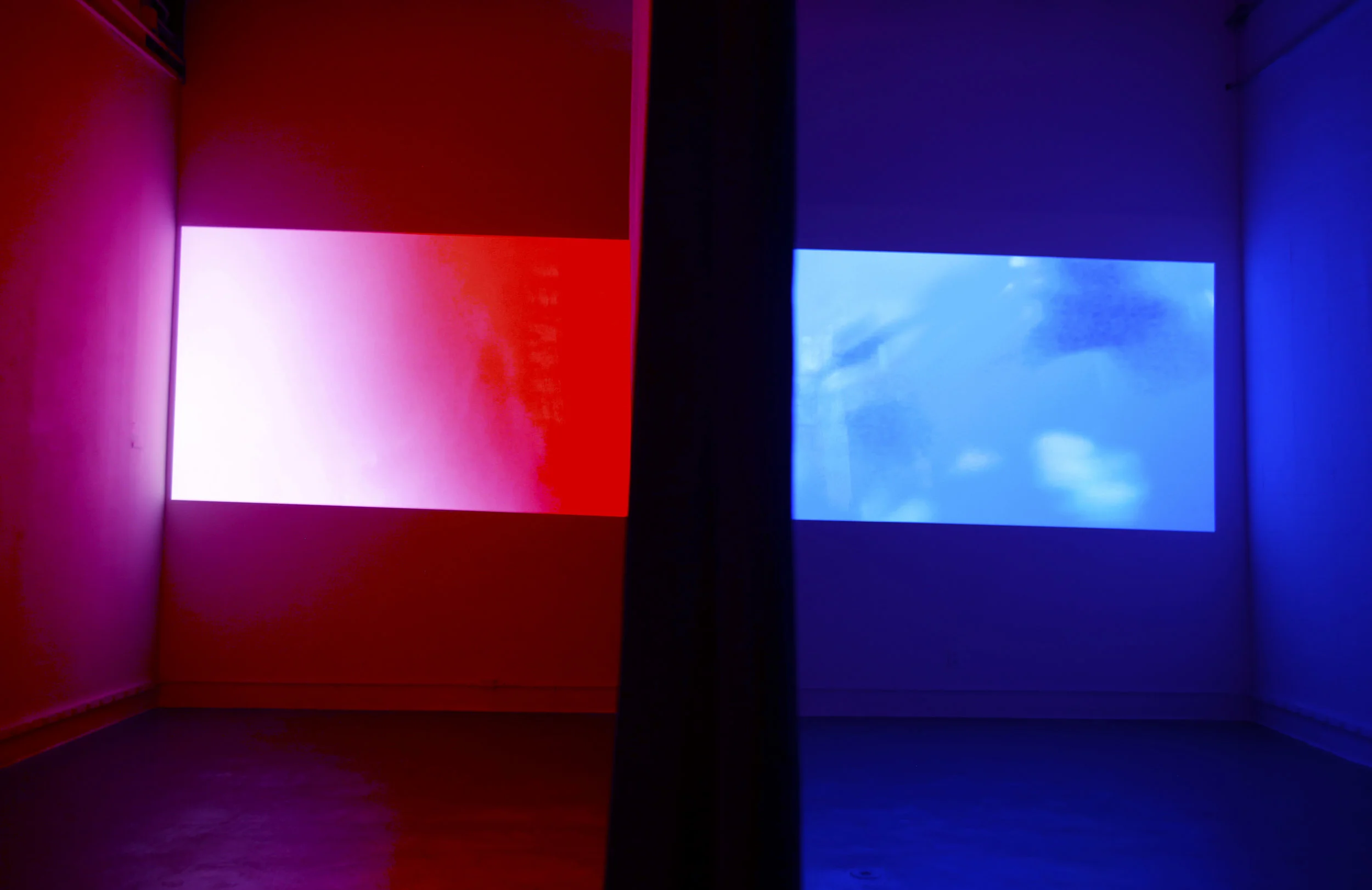 Installation view Videos : Ethanol & Introspection Chamber, Qualia 2017 Mediums : video, sound, and perfume. 