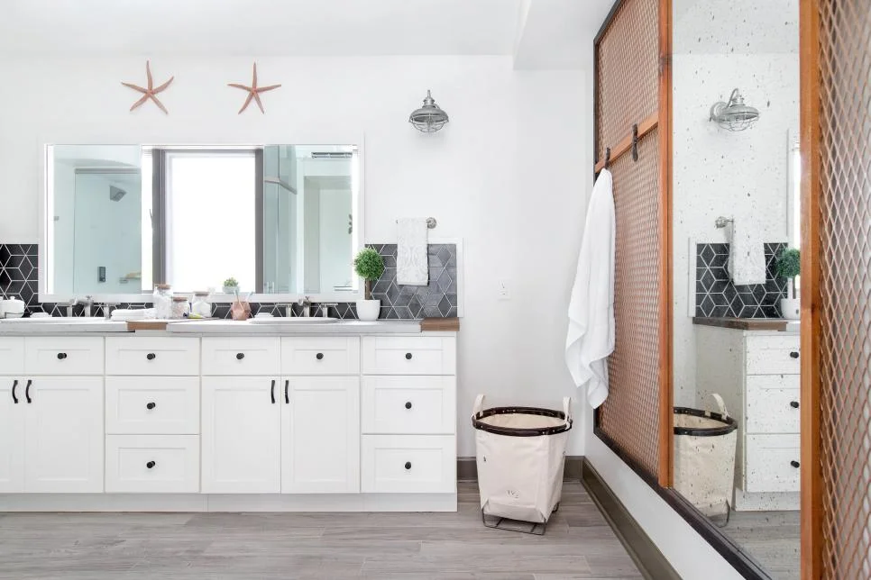 bc2016_master-bathroom_01_hero_h.jpg.rend.hgtvcom.966.644.jpeg