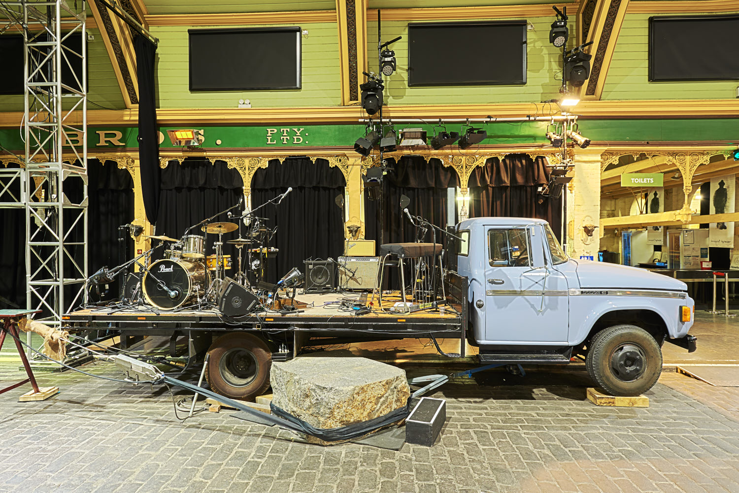 COZ_Set Design009_19-06-28.jpg