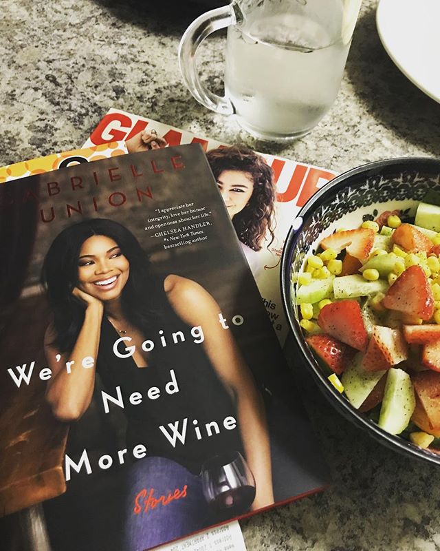 Spending the night learning more about two of my favorite ladies #gabrielleunion AND #zendaya #weregoingtoneedmorewine #glamourmagazine #weekendvibes #yummyeats #saladbowls #homebodylife #veganfoodie #veganeats #blackvegans #blackvegansofig #misskwam