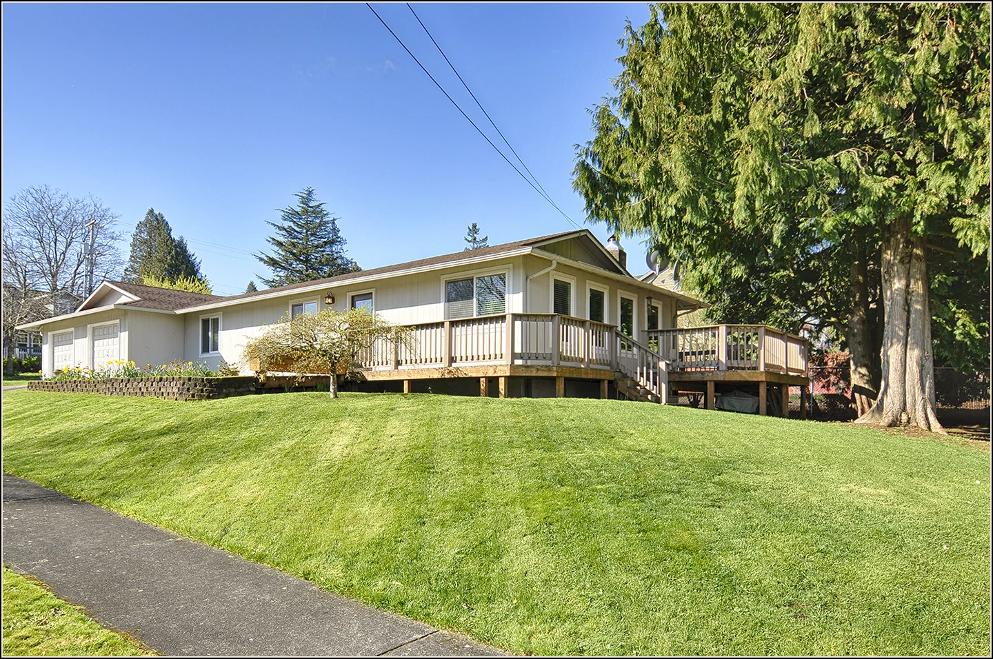 2_1105 NW 8th St Gresham copy.jpg