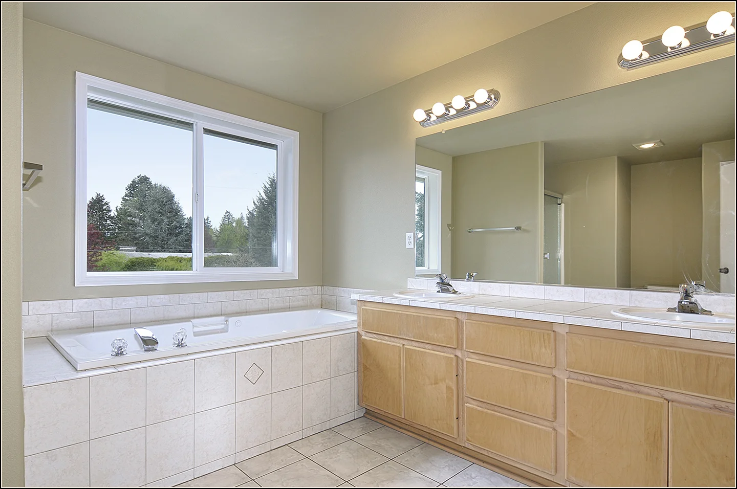 14_ 5608 NE 42nd Ave Vancouver copy.jpg