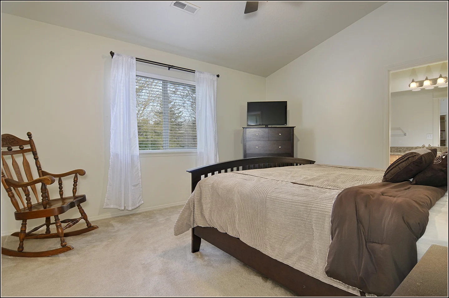17_2056 SE Baker Ln Gresham copy.jpg