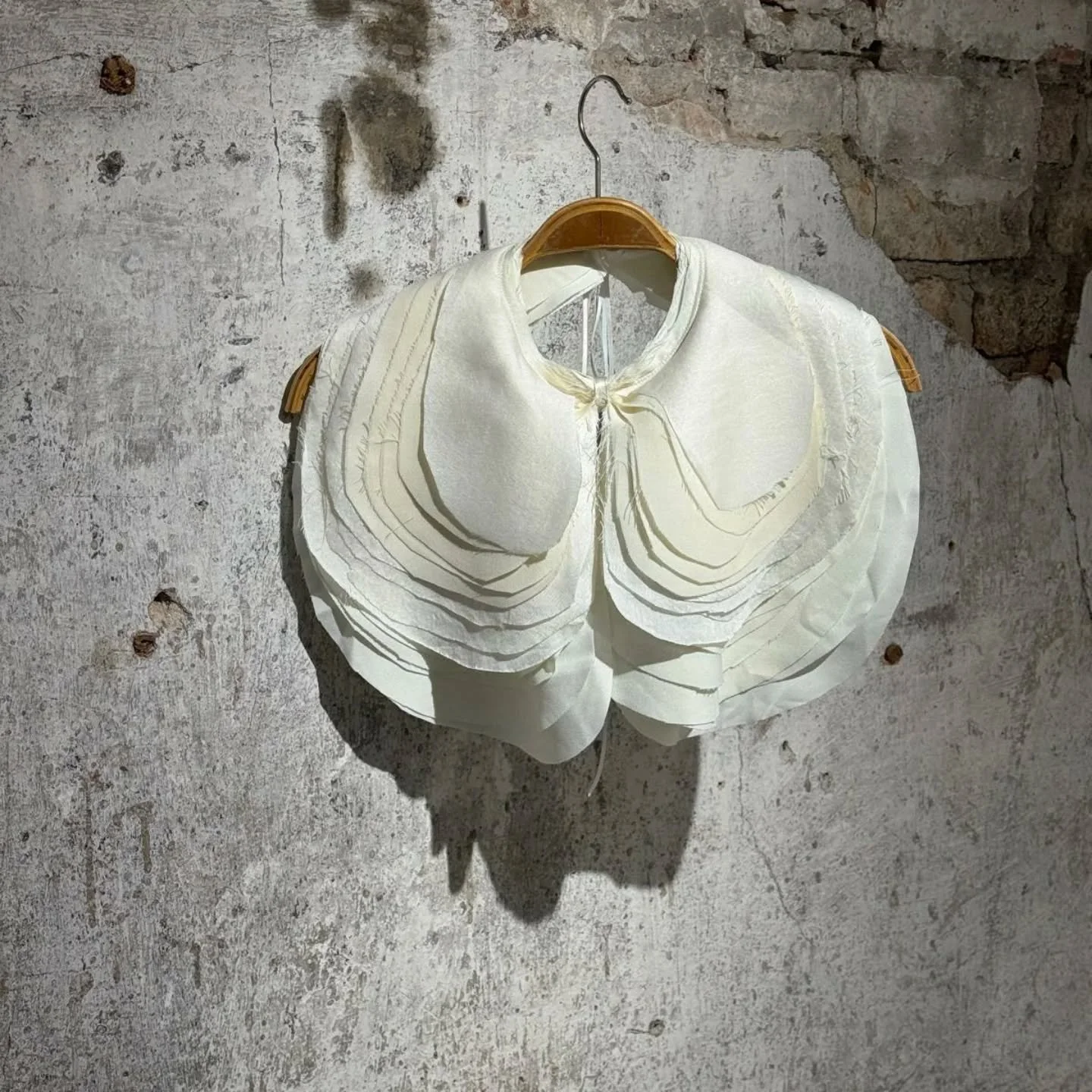 "Vuosirenkaita" / "Annual rings"

The starting point was the form and symbolism of a white shirt collar - a comtemporary uniform. An everyday protection. A role. A surface to stand behind. 

I detached the collar and began reshapi