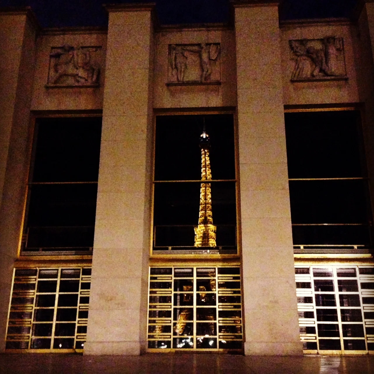 Eiffeltoren in ramen Palais de Chaillot