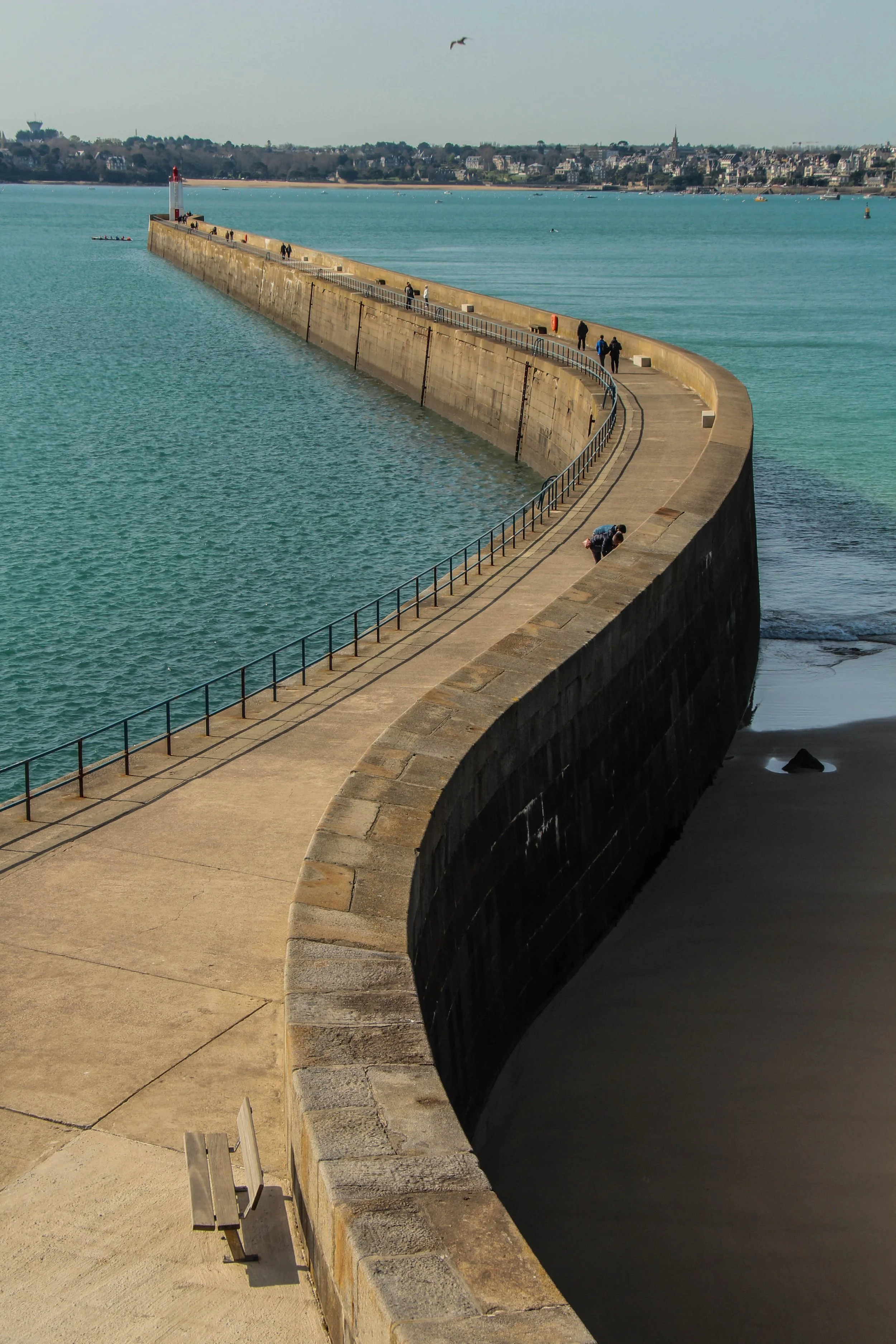 Serpenter vers le phare