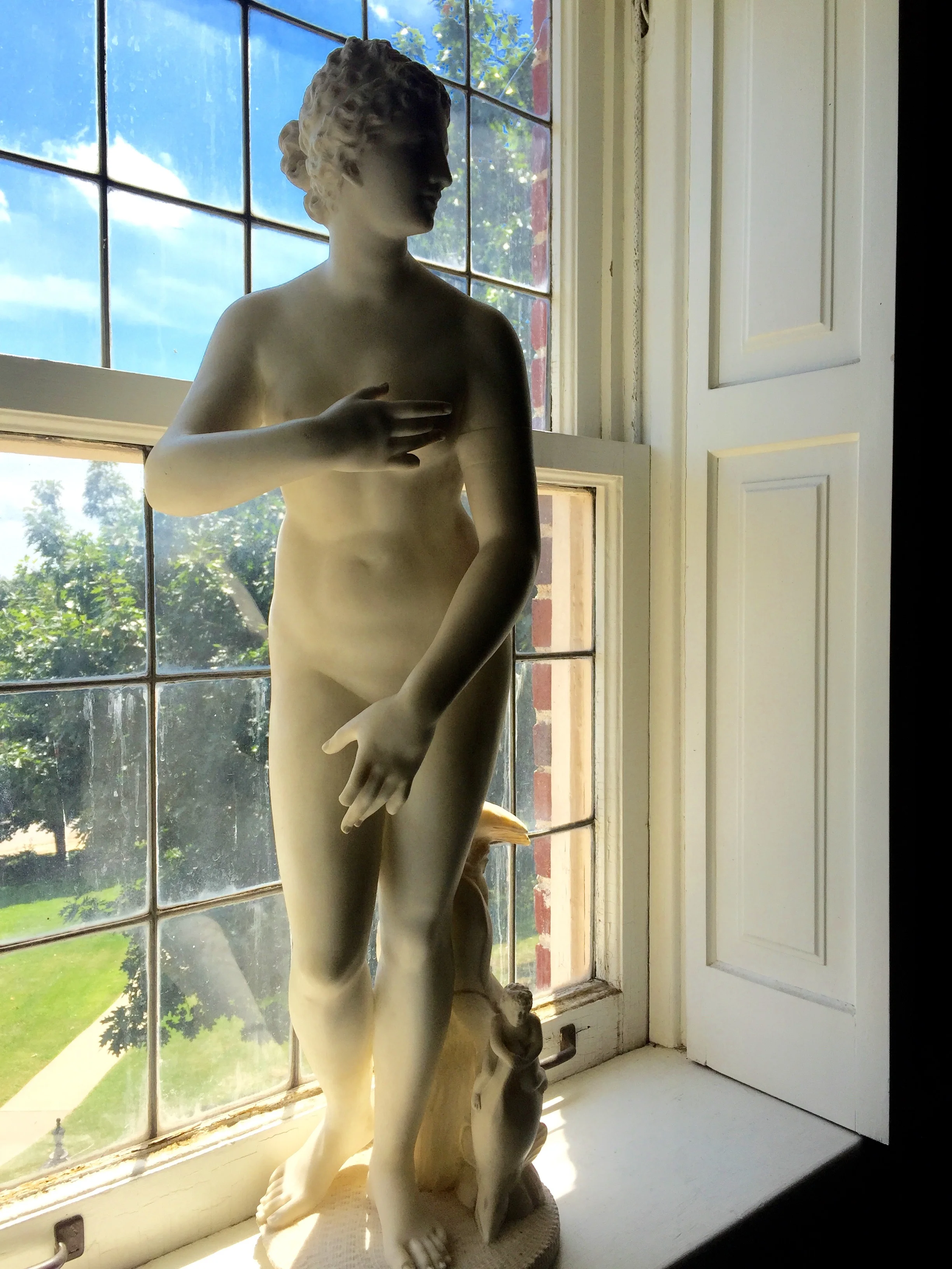 VENUS WITH CUPID AND DOLPHIN (LARGE) Deets