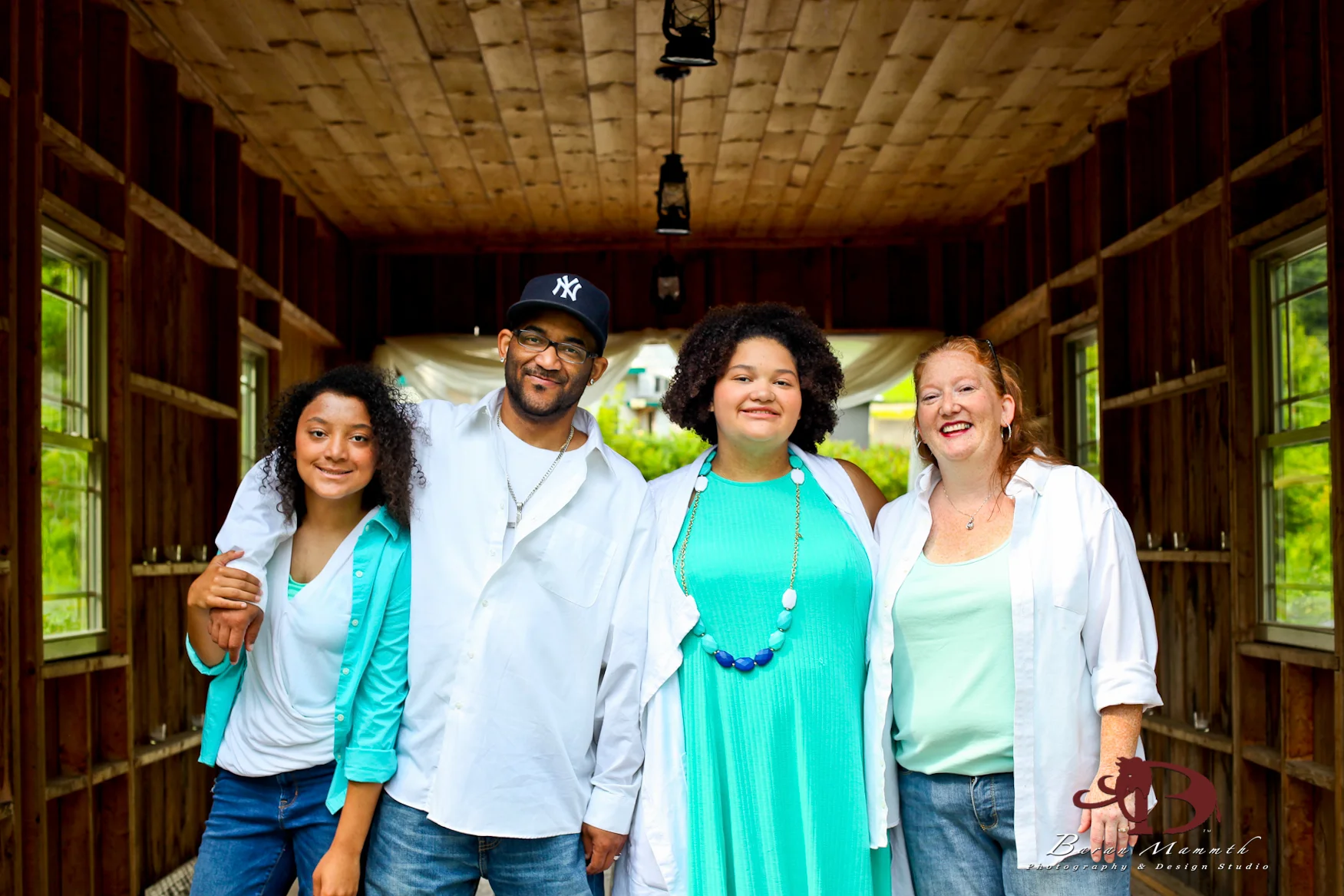 Batey Family Portraits at Wolfe Oak Acres