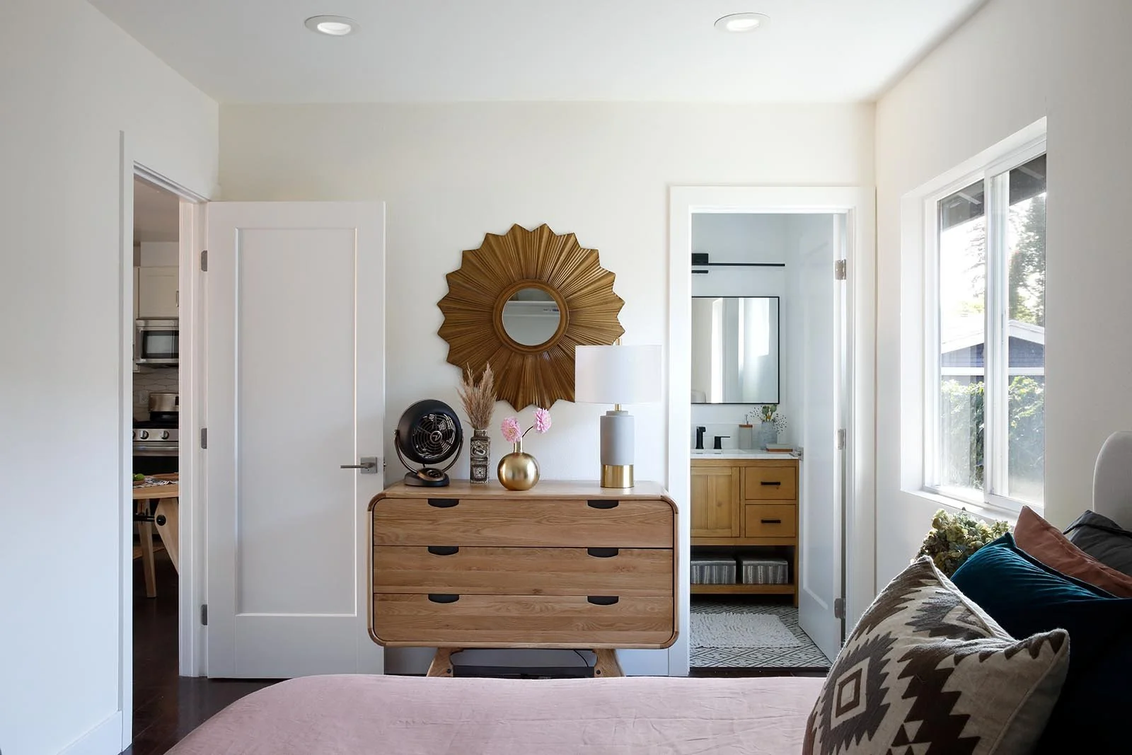  DESIGN + BUILD  REMODEL + INTERIOR DESIGN  PHOTOGRAPHY:   MO SAITO  