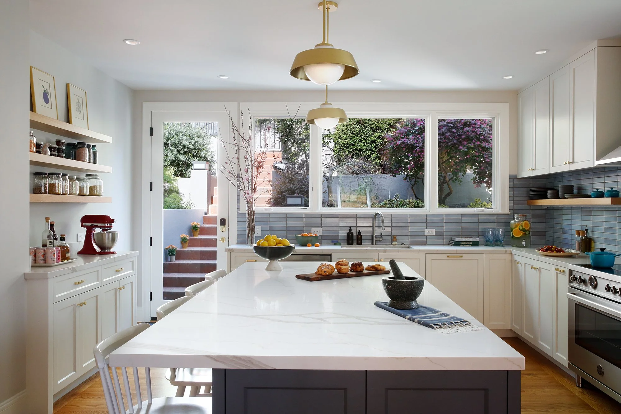  INTERIOR STYLIST  PHOTOGRAPHY:   MO SAITO   General Contractor:  Stone Home Building  