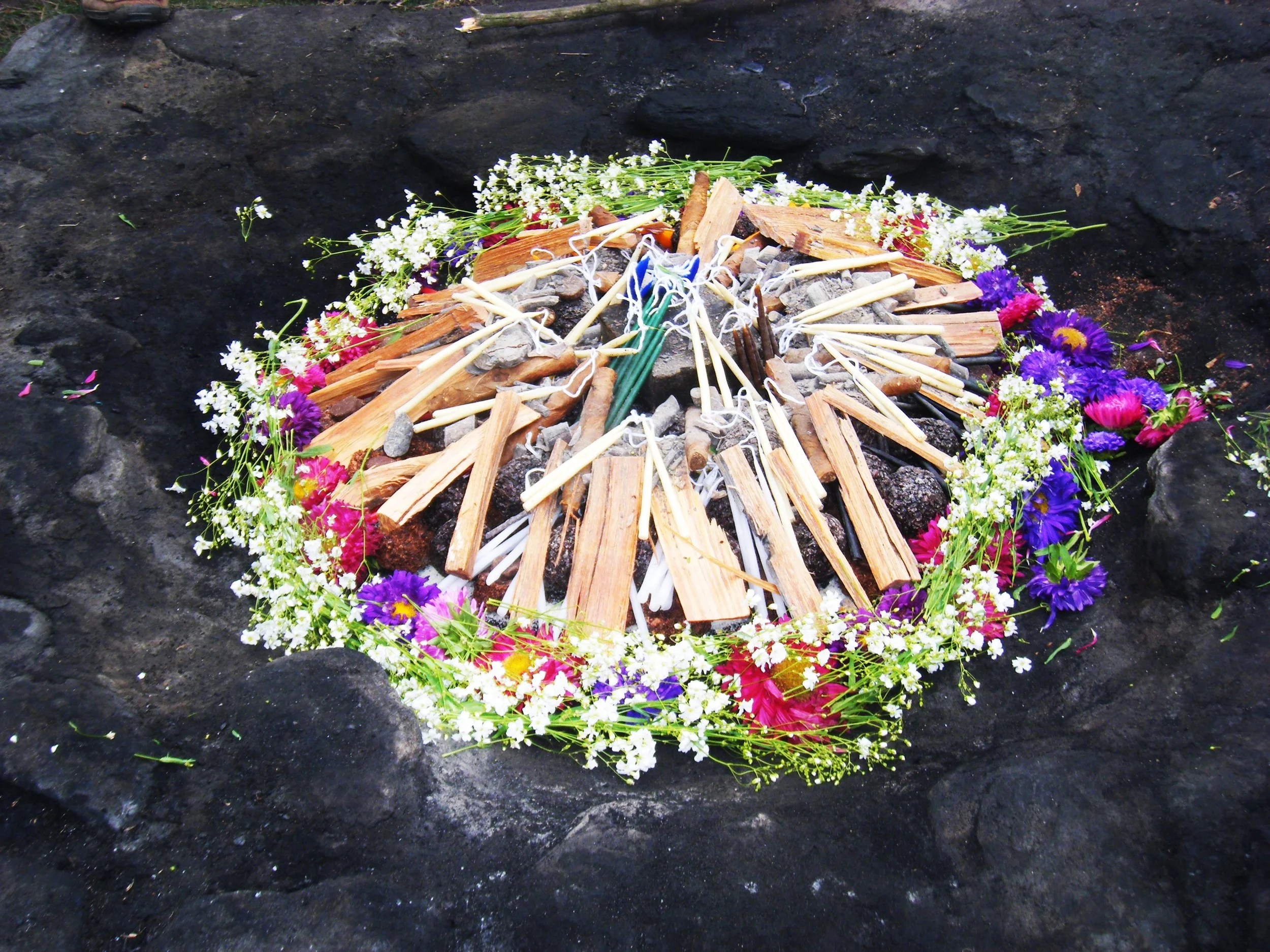 Material para Web _ flores y ocote_ceremonia_donate.jpg