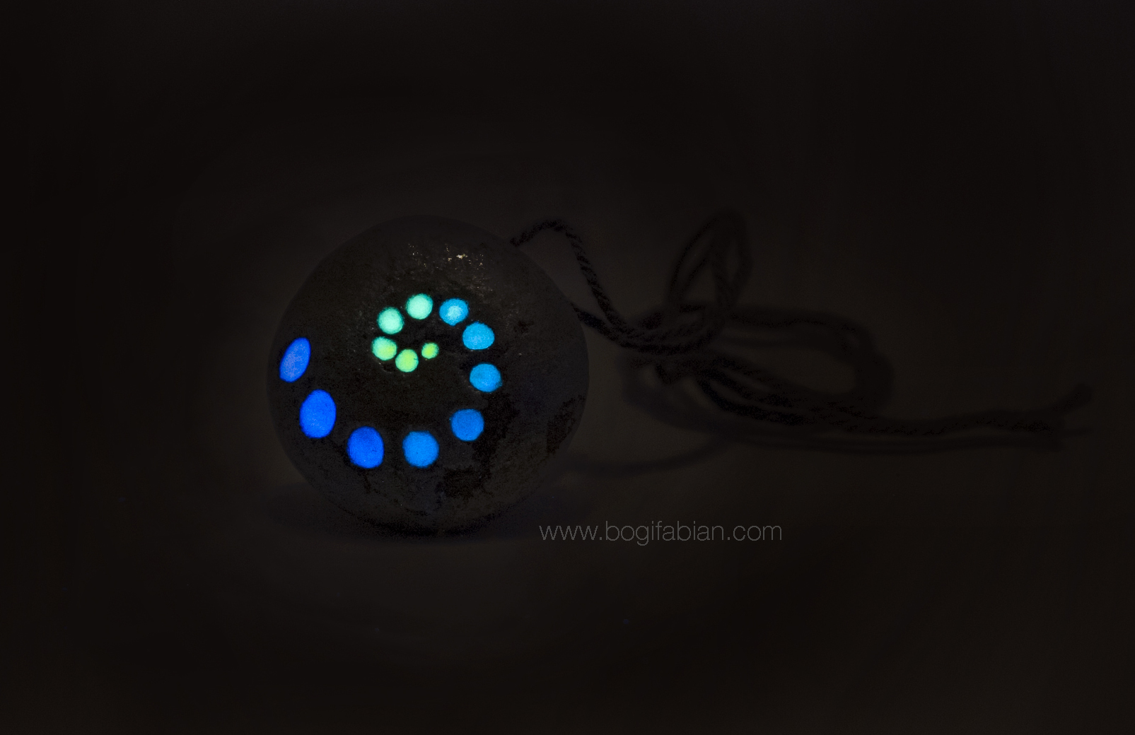 Bogi Fabian Glowing Ceraic Jewelry Pendand S2.jpg