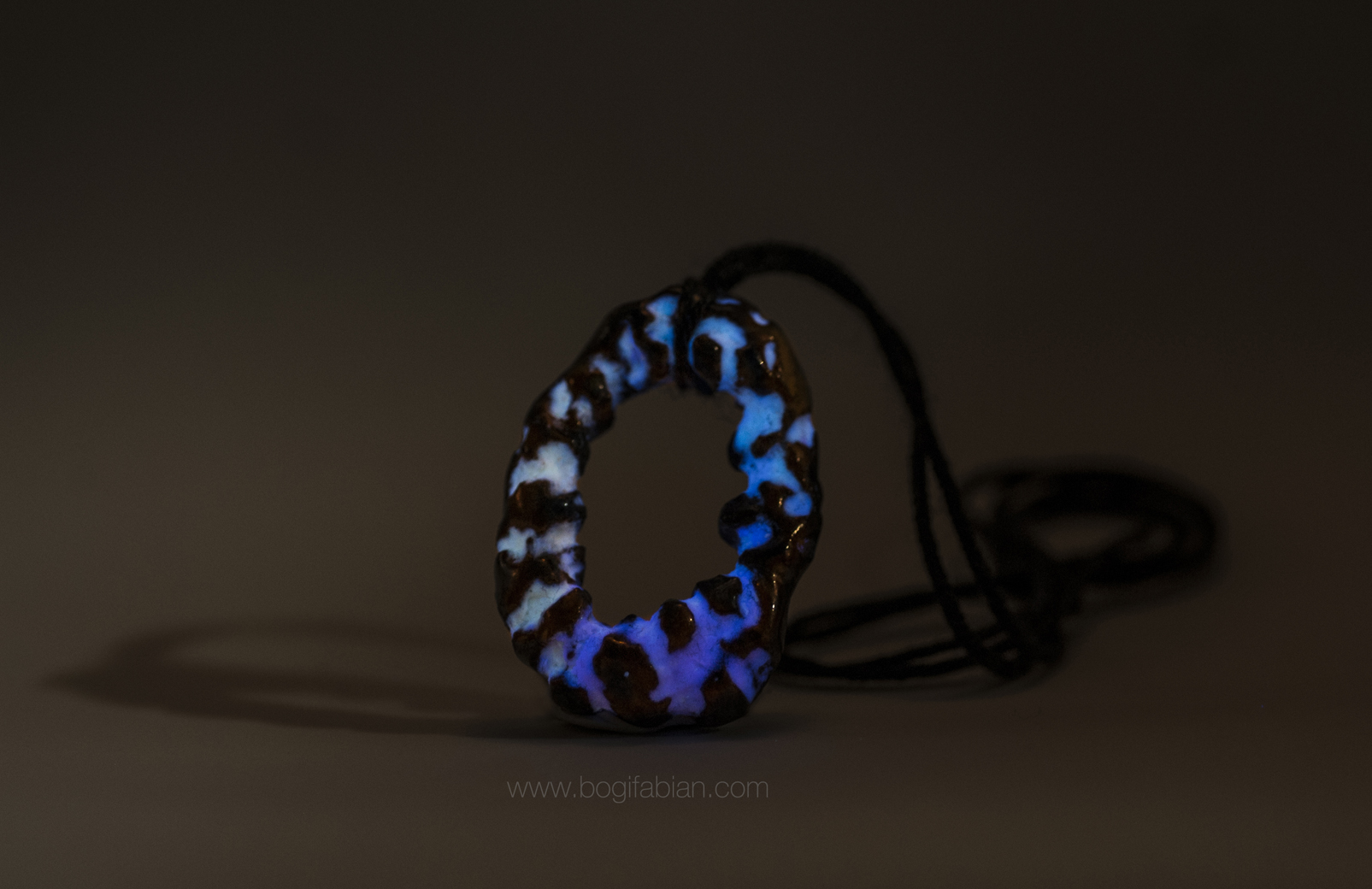 Bogi Fabian Glowing Ceraic Jewelry Pendand S4.jpg