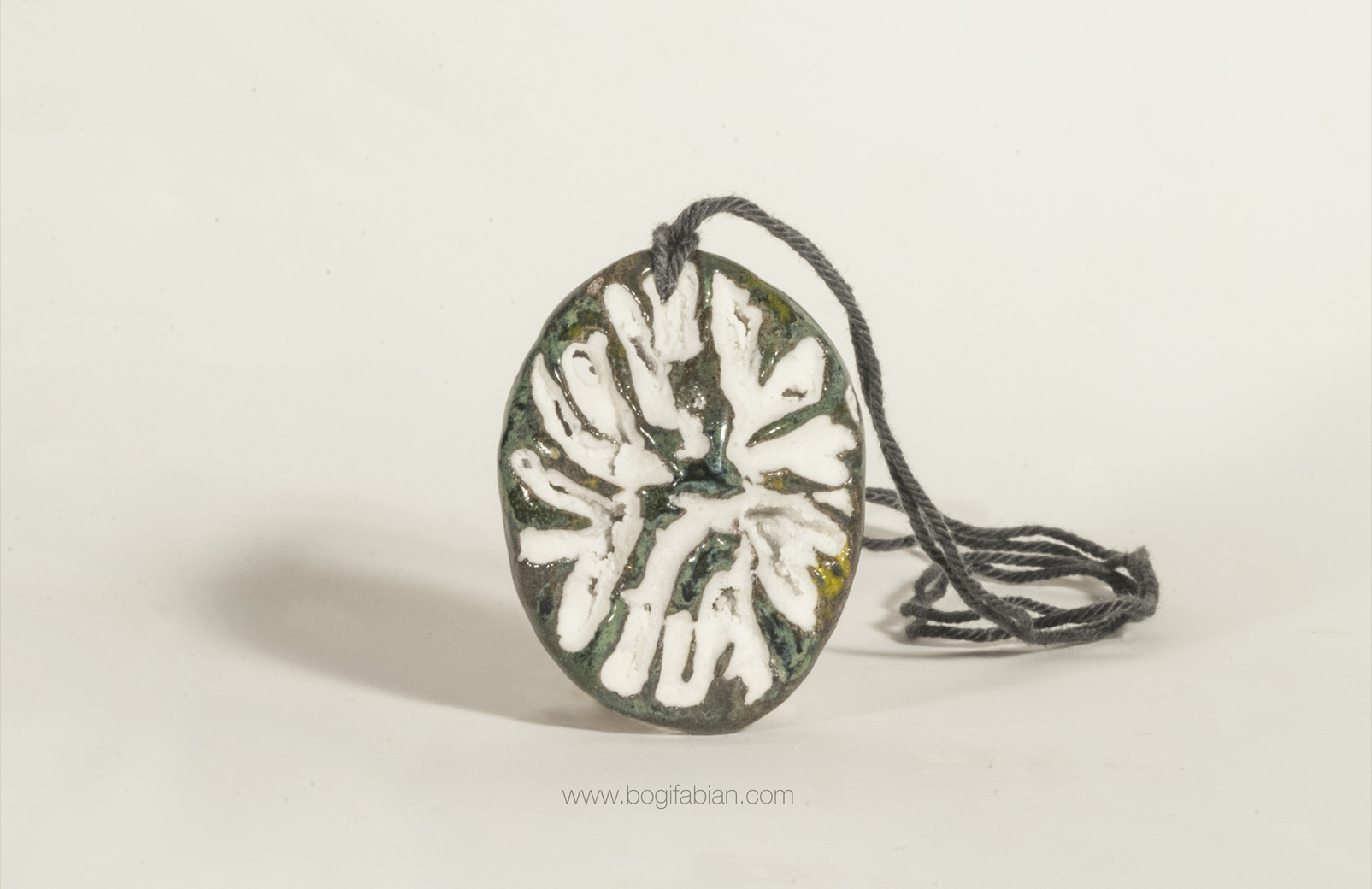 Bogi Fabian Glowing Ceraic Jewelry Pendand S9.jpg