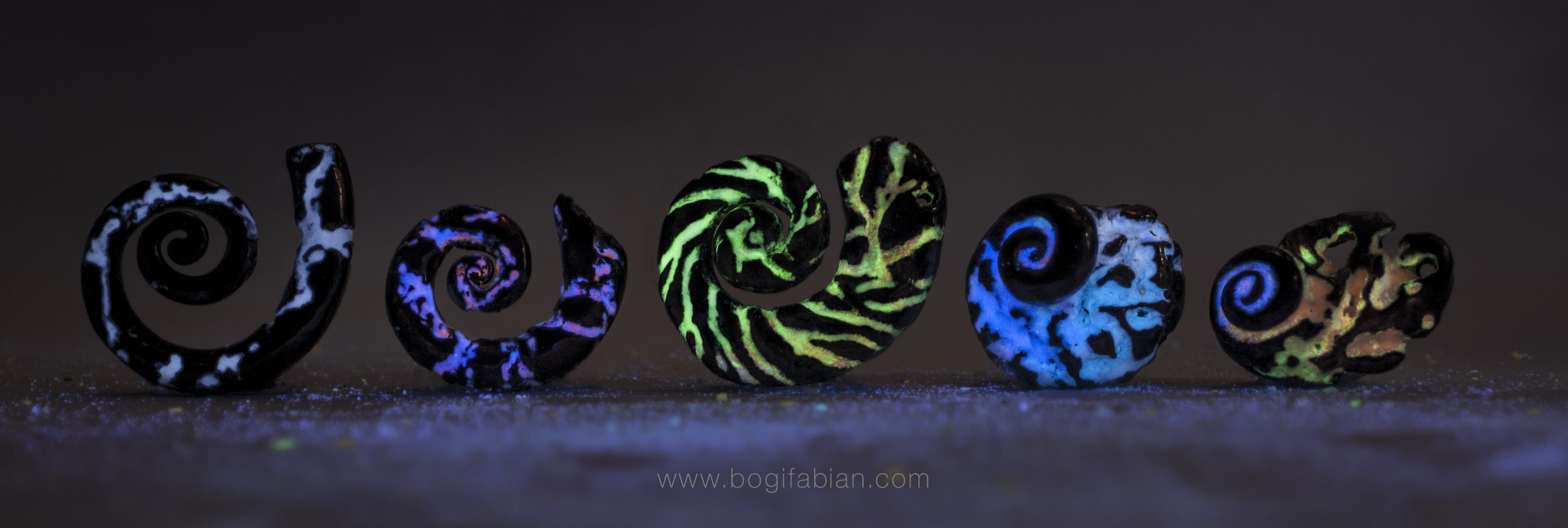 Bogi Fabian Glowing Ceramic Jewelry day night L5.jpg