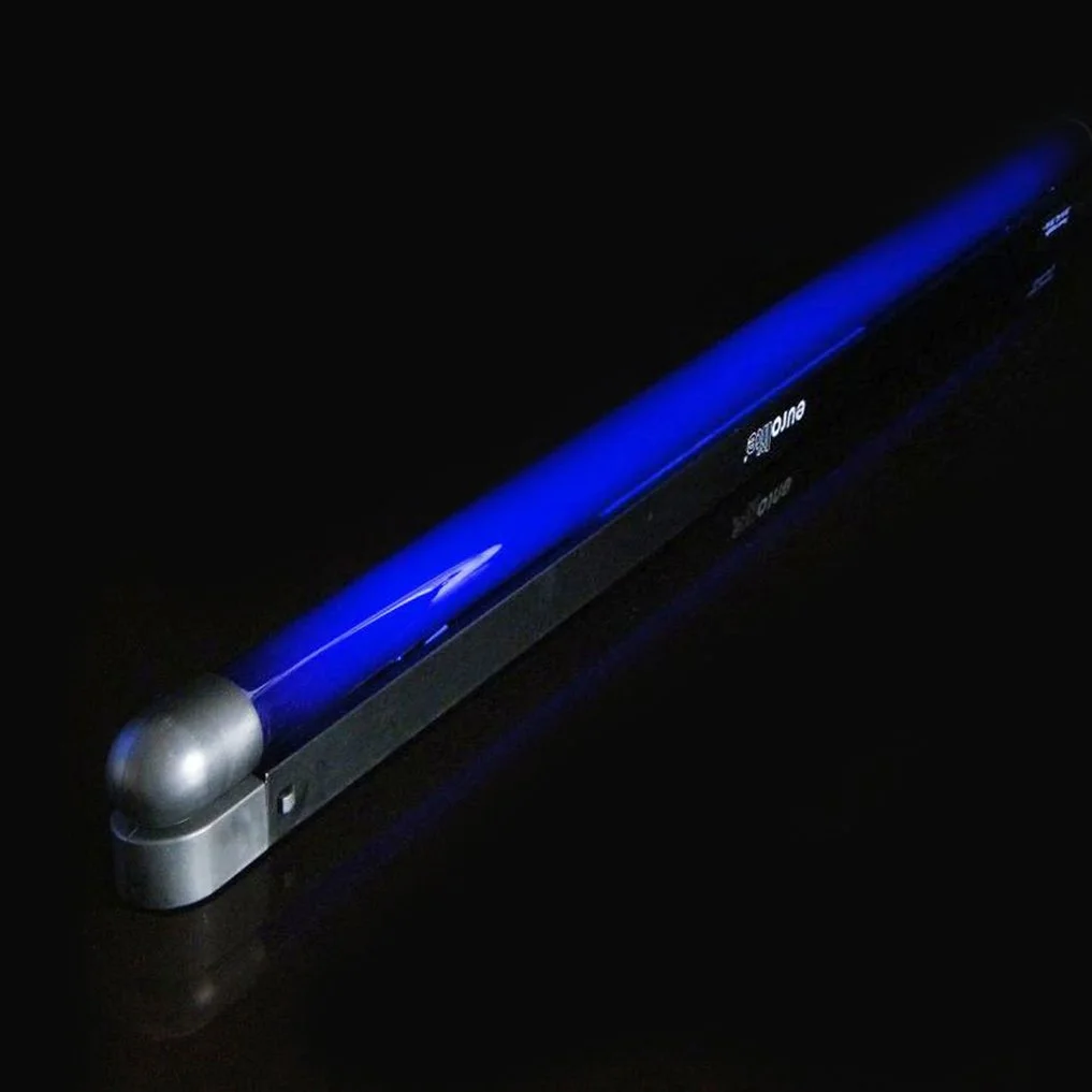 BogiFabian UV lamp Blacklight UVart Glwointhedarkart cover 2.jpg