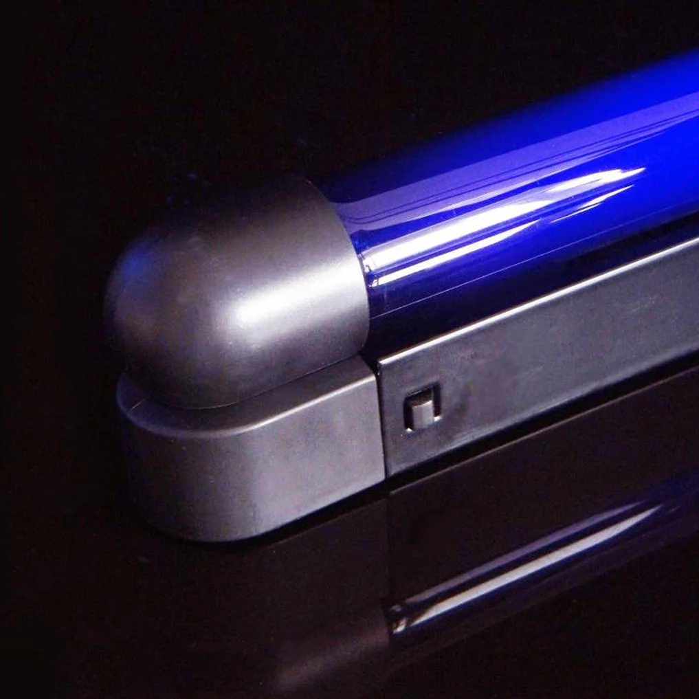 BogiFabian UV lamp Blacklight UVart Glwointhedarkart 60 6 .jpg (Copy)