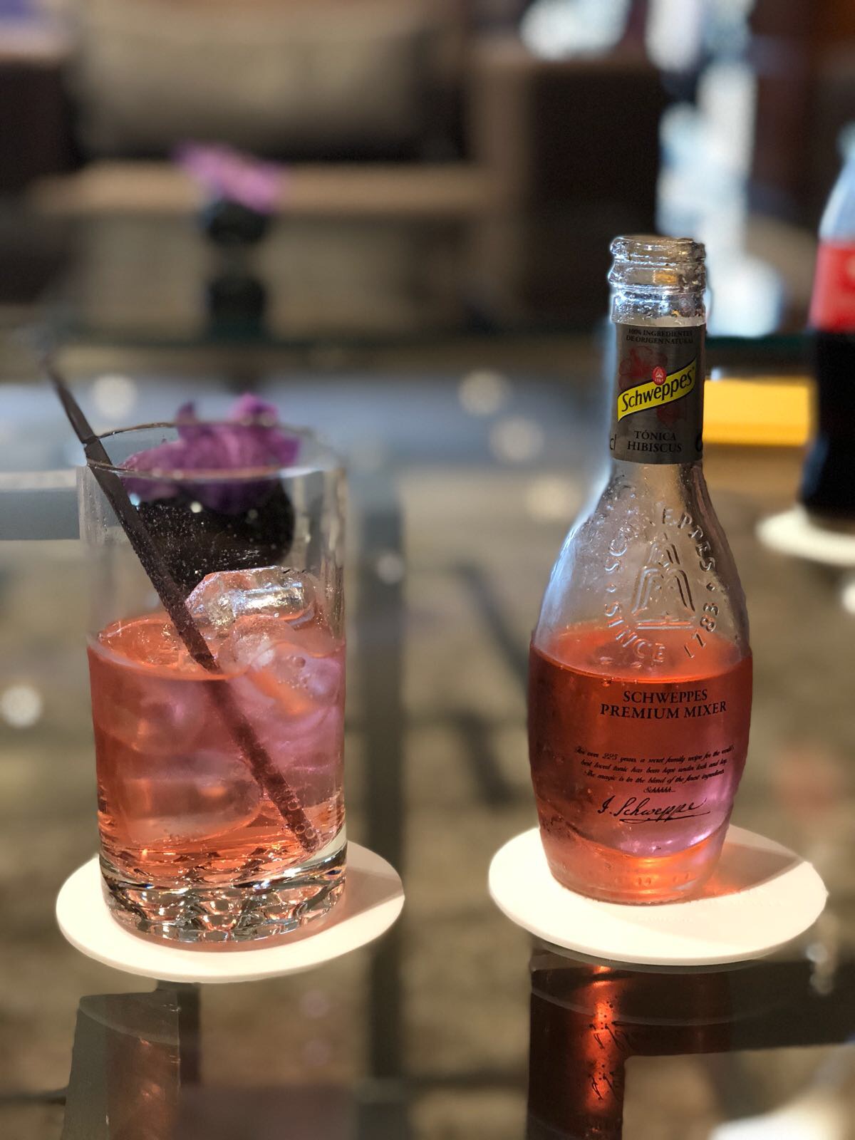 ACQUA TONICA – Corner Cocktail and Restaurant