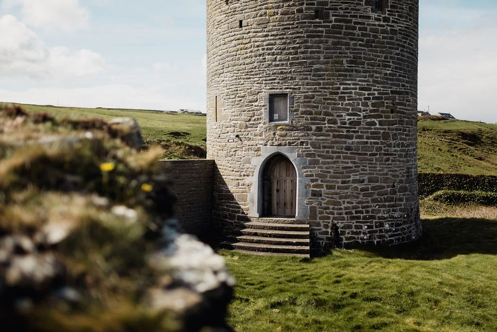 ireland desjardins studio rachel desjardins travel photography all rights reserved hostel dublin minnesota photographer lizcannor doolin liffs of moher abandoned castle doolin castle