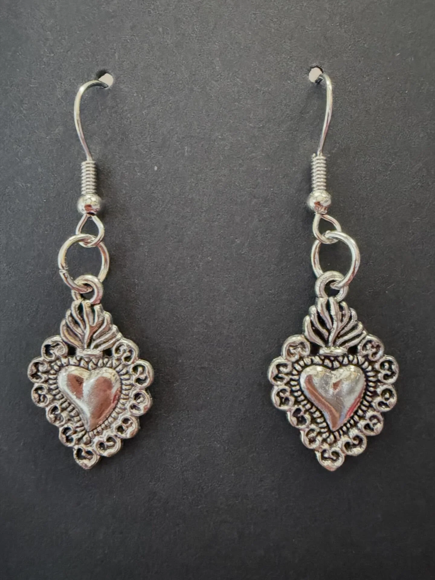 Sacred heart earrings &hearts;️ available on our Etsy shop. Only two pairs left. 🌹 #sacredheart #earrings #foursee