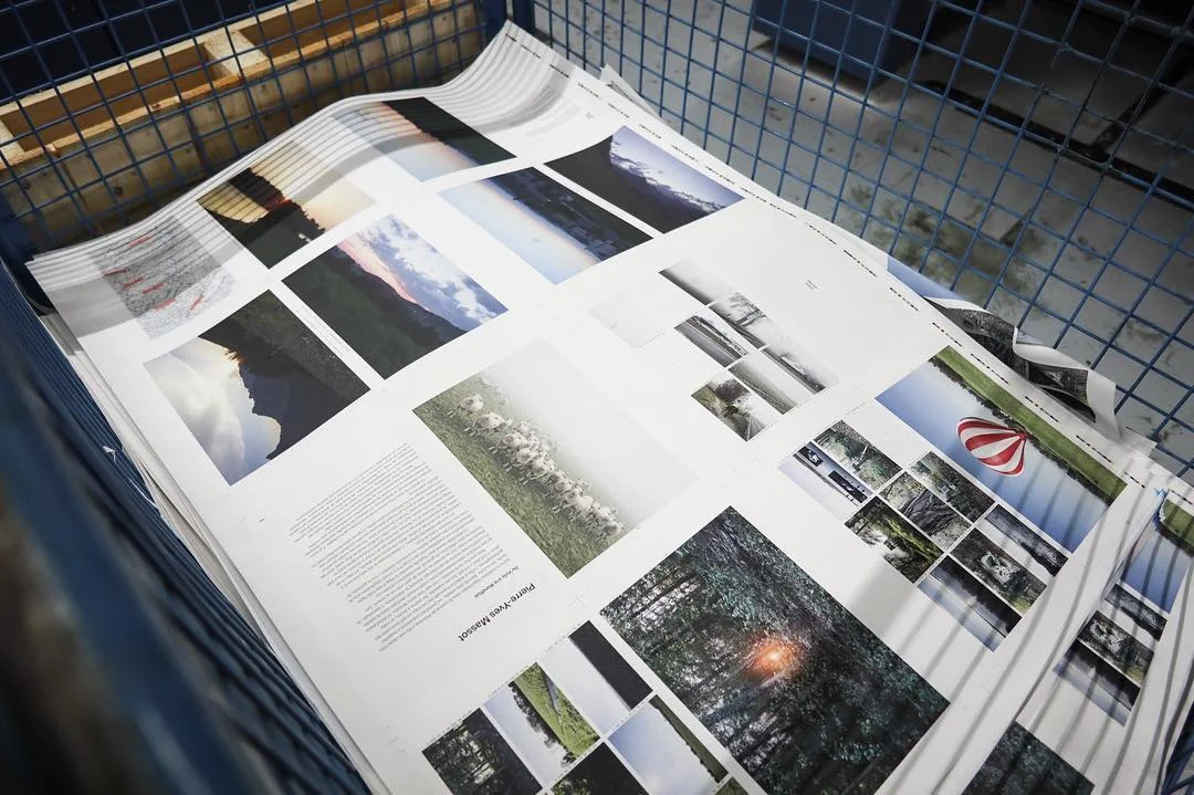 Production du livre sur la frontière linguistique dans le canton de Fribourg en Suisse, du Vully à la Wandflue, par le photographe Pierre-Yves Massot.