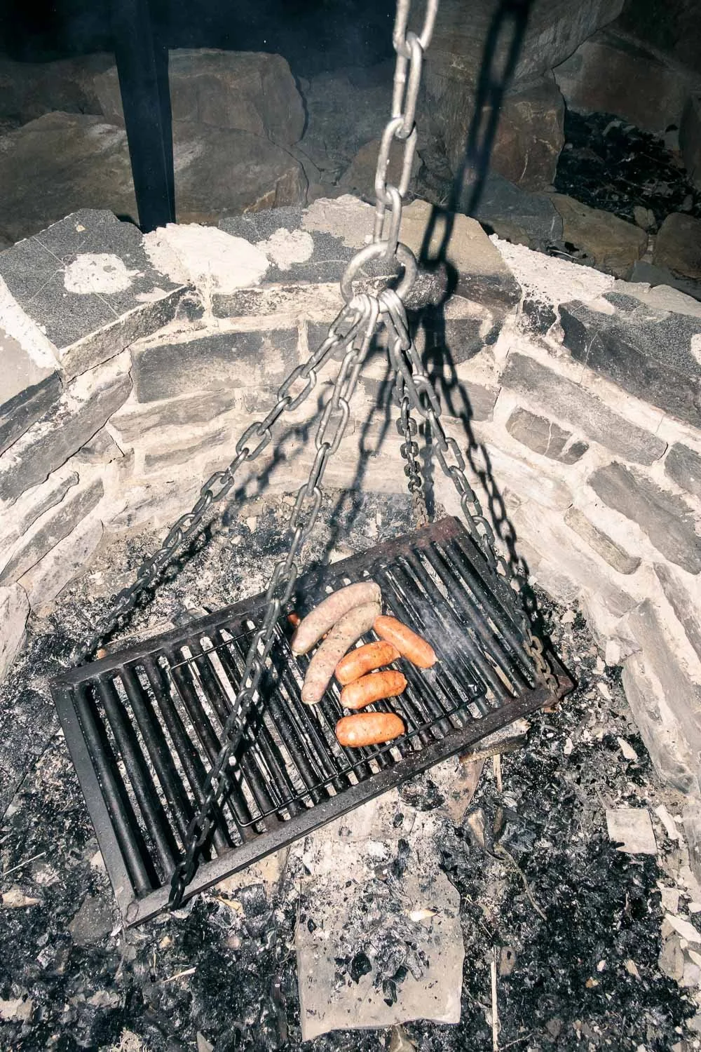 Fragments5 — série autopoïétique © Pierre-Yves Massot, Fribourg. Saucisse feu barbecue outdoor frigourg suisse