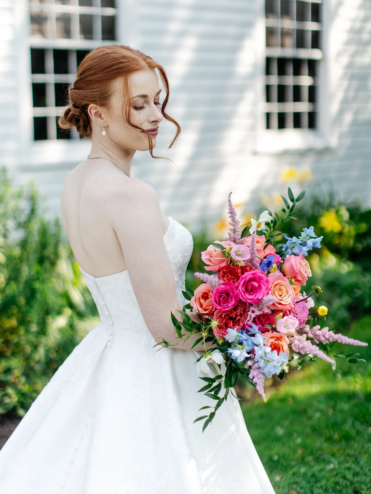 Layered tones and thoughtful movement create a bouquet that feels effortless, yet entirely bespoke.