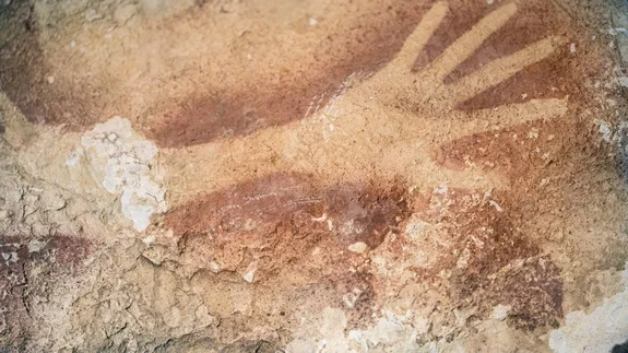 M 7 cave paintings.jpg