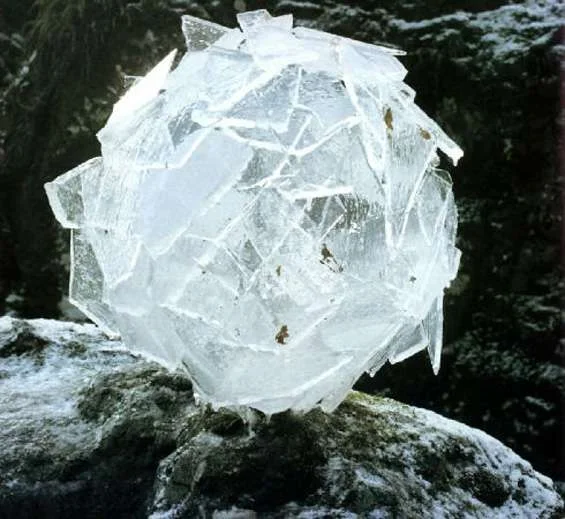 goldsworthy-ice_ball_2.jpg